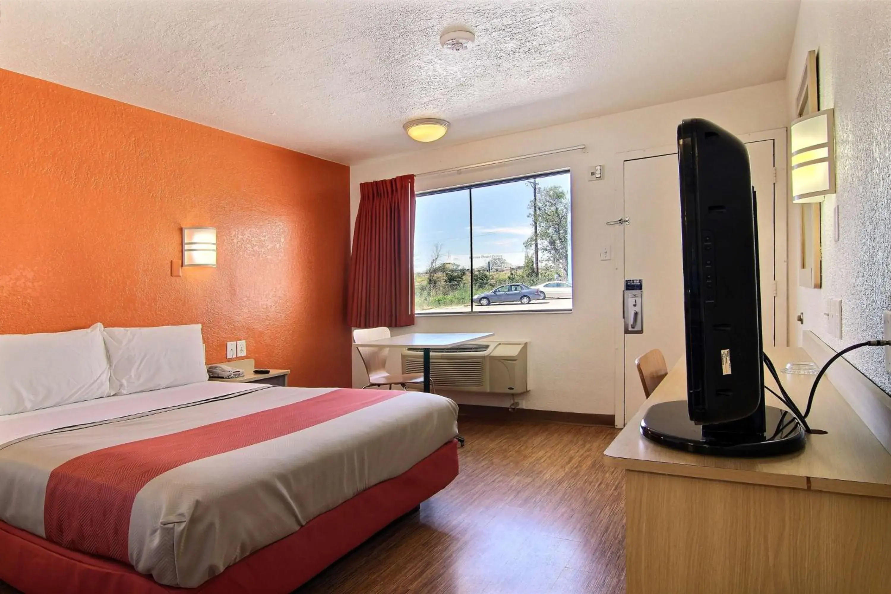 Photo of the whole room, Room Photo in Motel 6-Abilene, TX