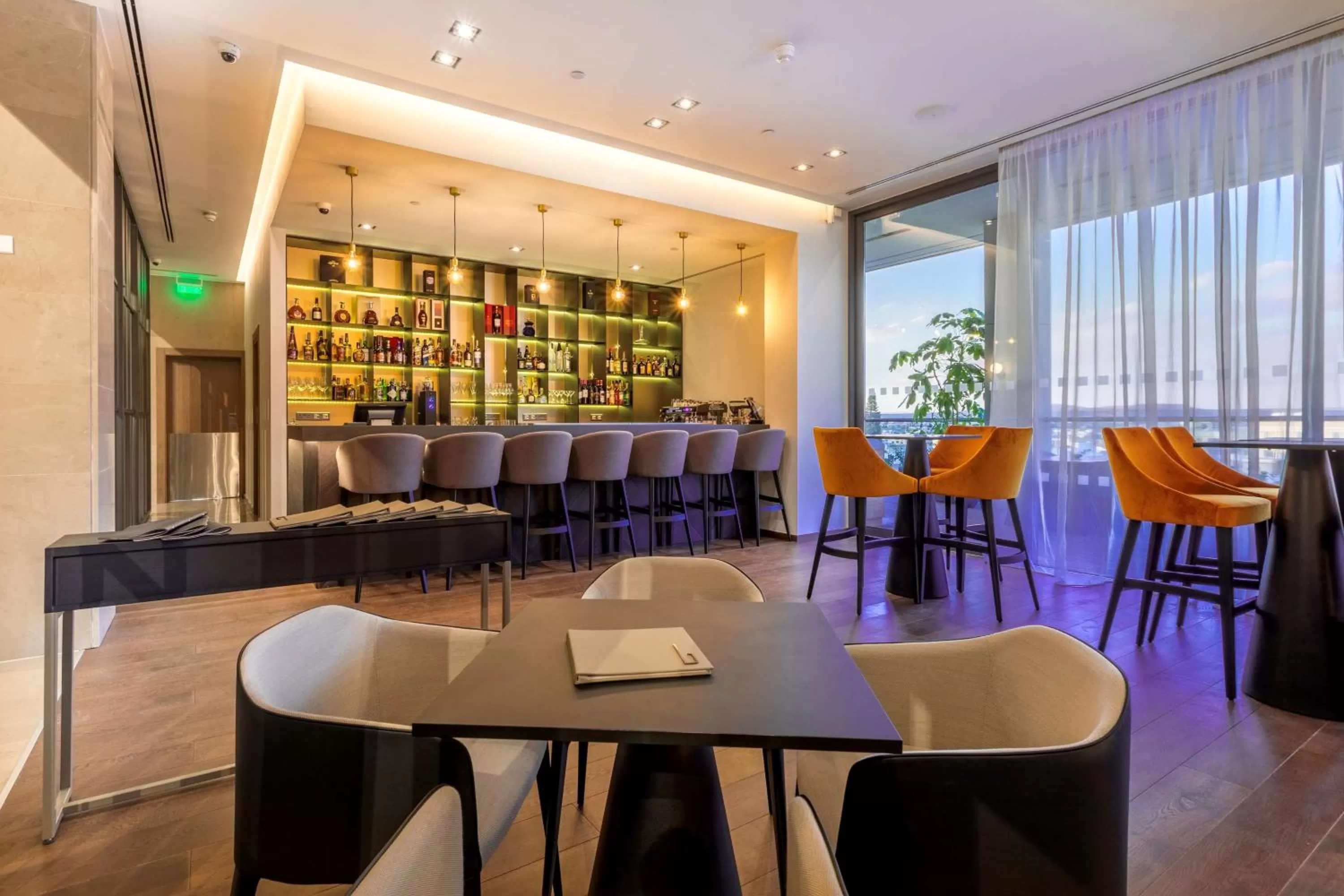 Lounge or bar in Radisson Blu Hotel, Larnaca