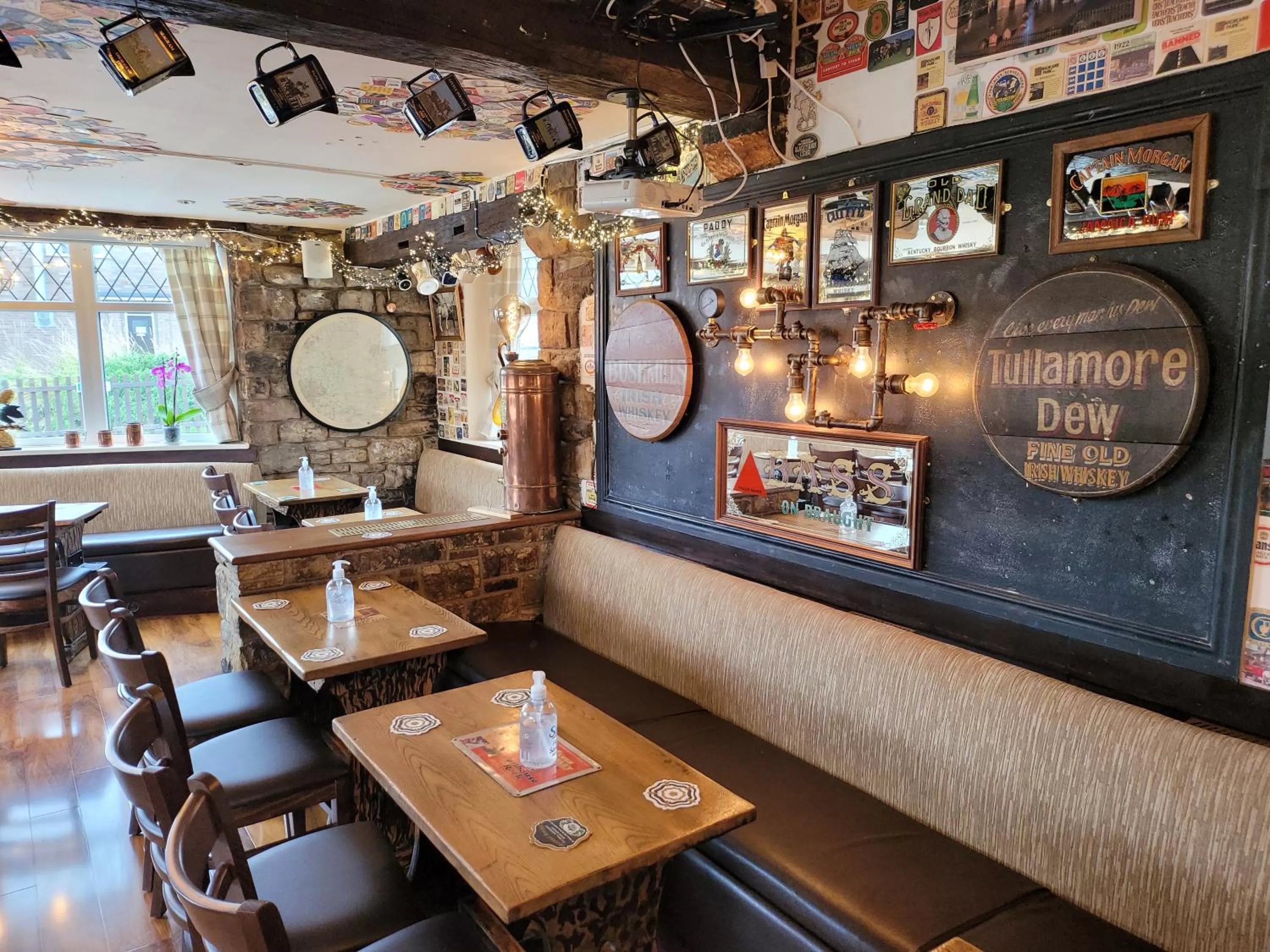 the jackdaw pub SELF CATERING STATIC CARAVAN free breakfast supplied