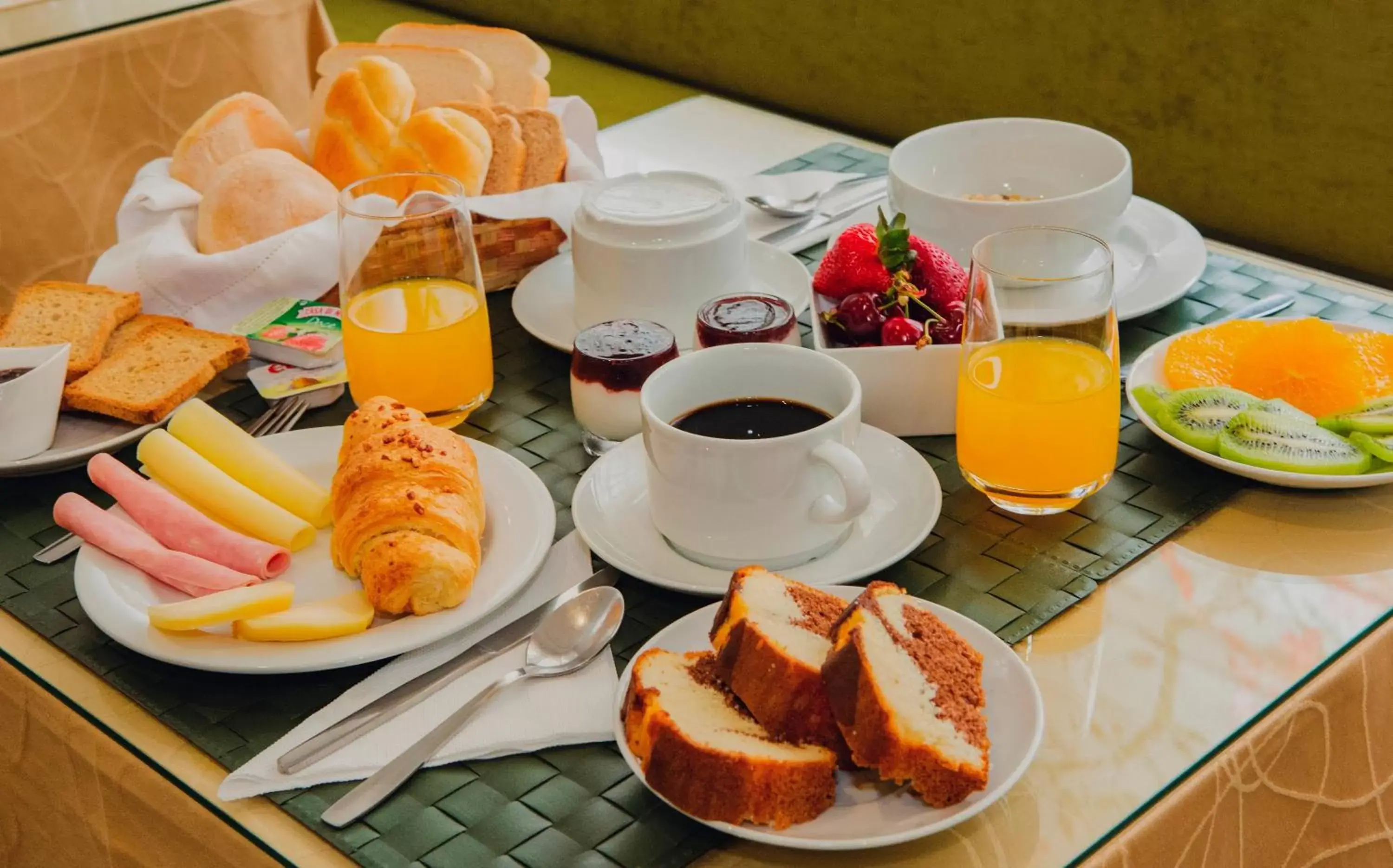 Breakfast in Hotel Império do Rei