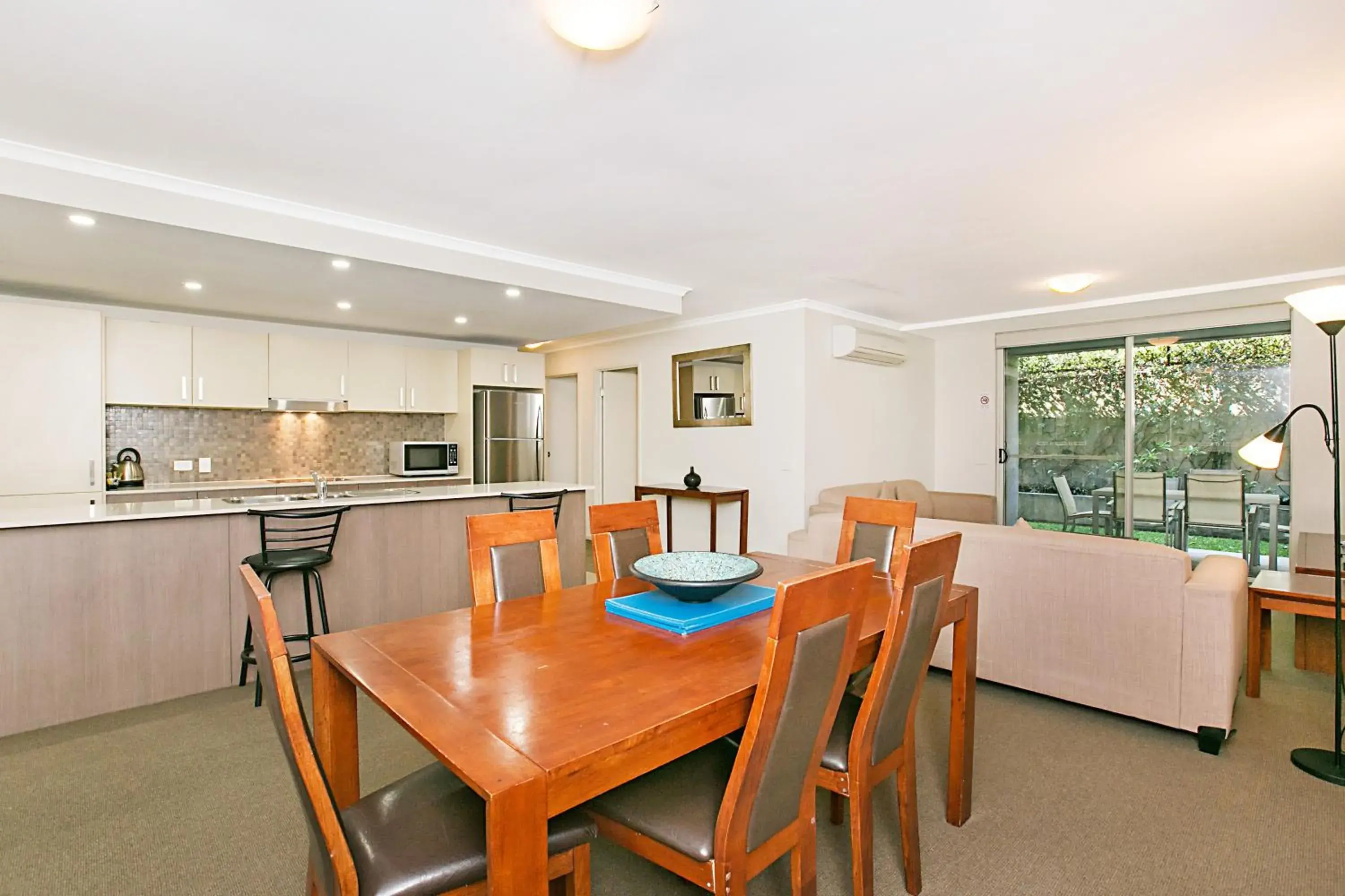 Kitchen or kitchenette, Dining Area in Mantra Nelson Bay