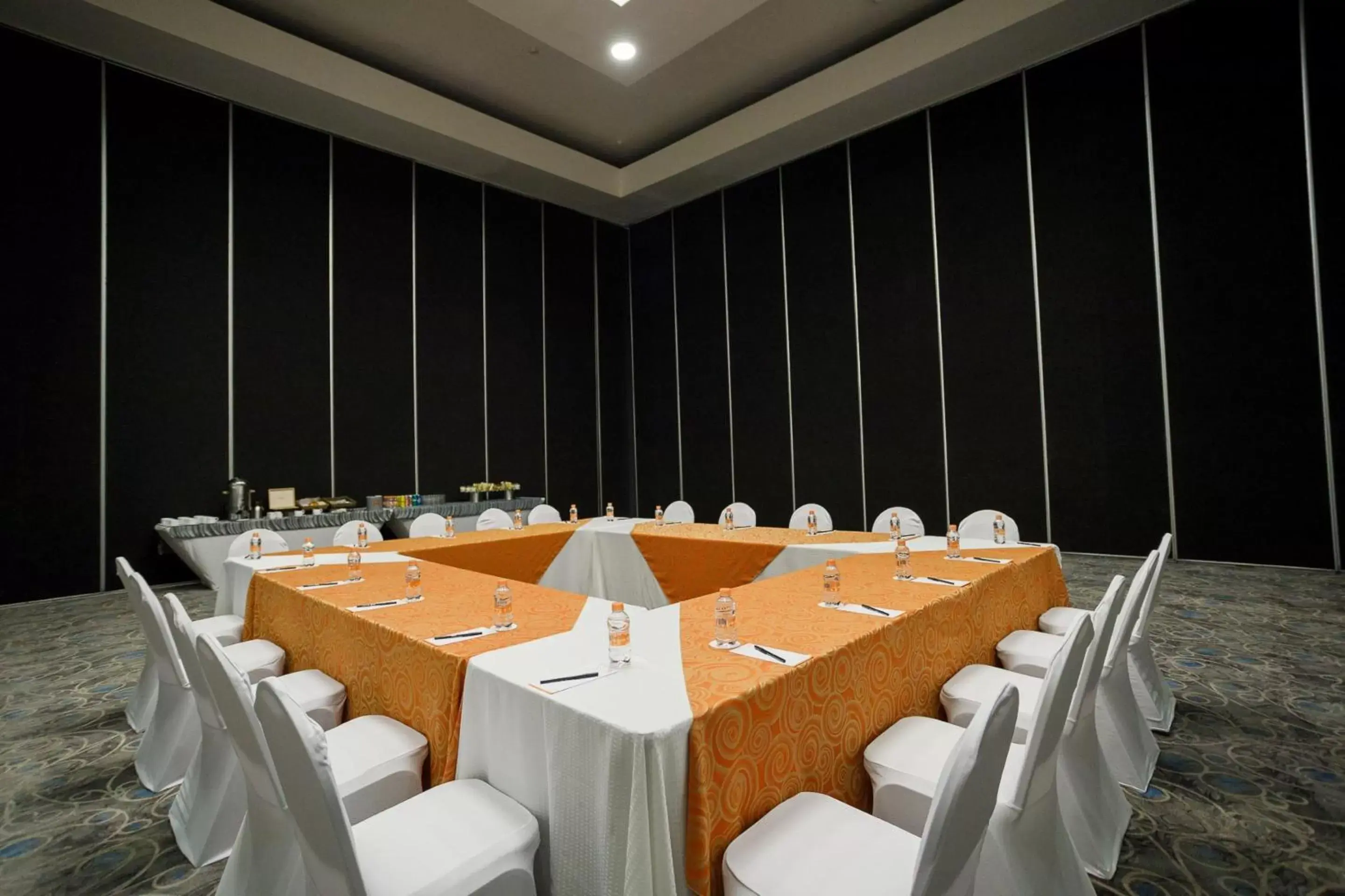 Meeting/conference room in Real Inn Tijuana by Camino Real Hotels