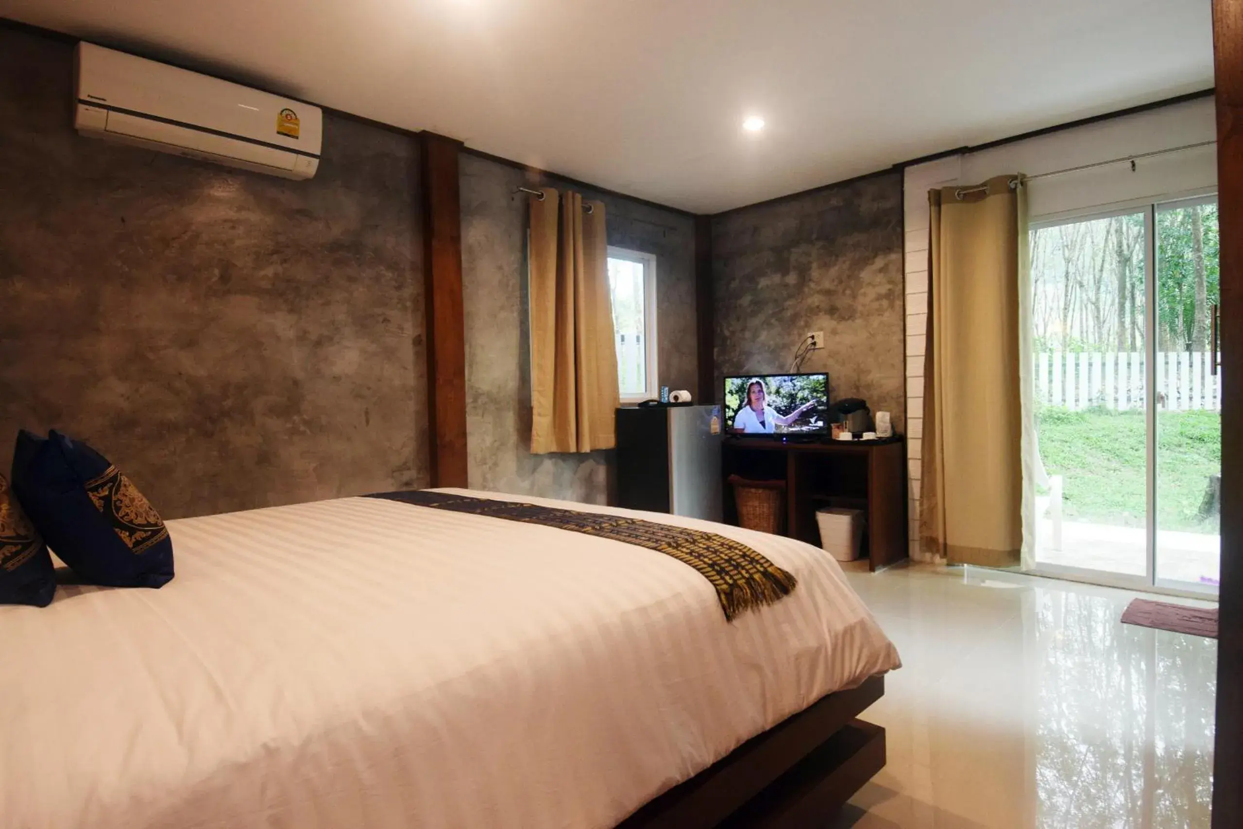 TV and multimedia, Bed in BaanPhong Lanta