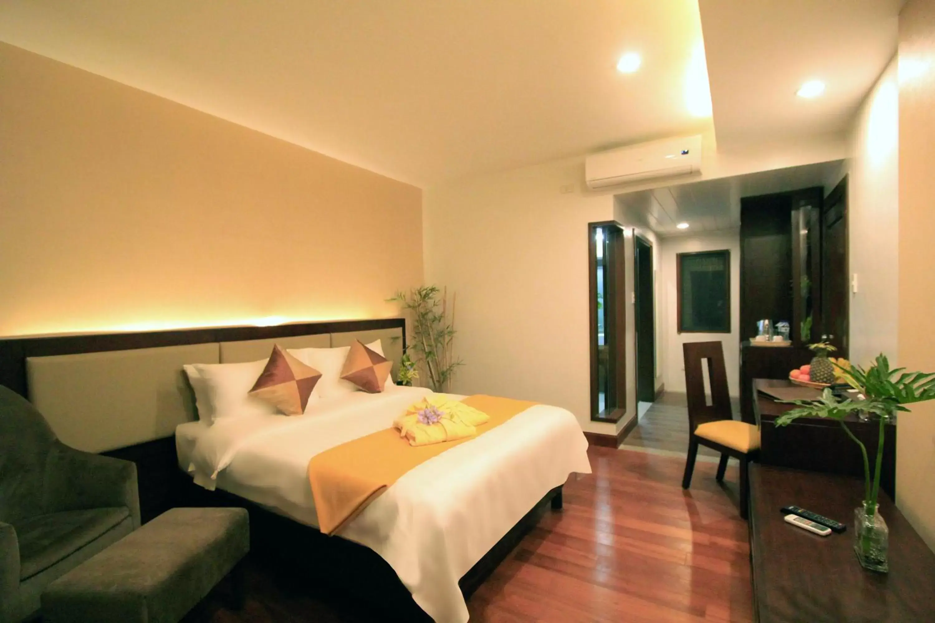 Photo of the whole room, Bed in Coron Soleil Garden Resort