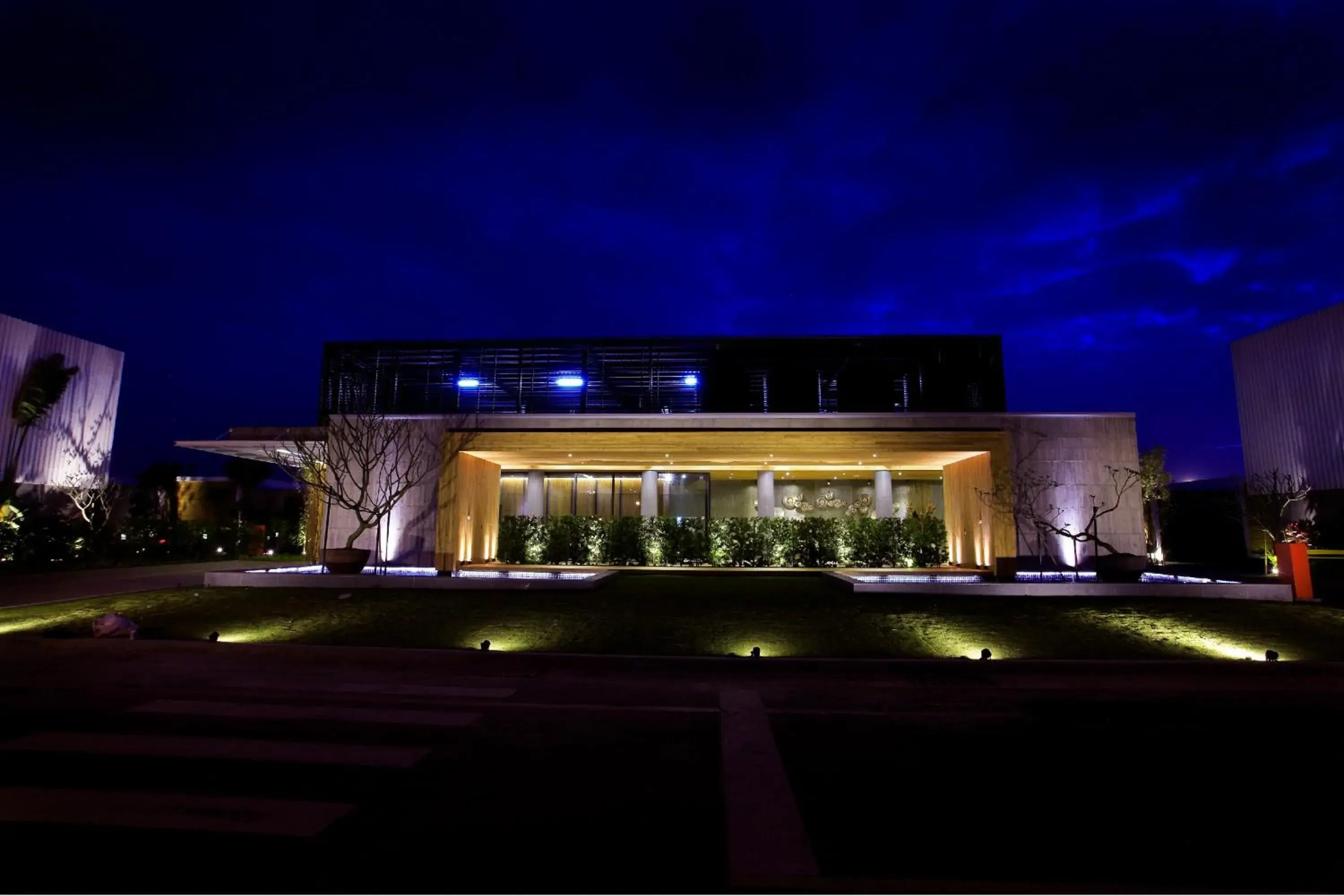 Facade/entrance, Property Building in H Villa Inn