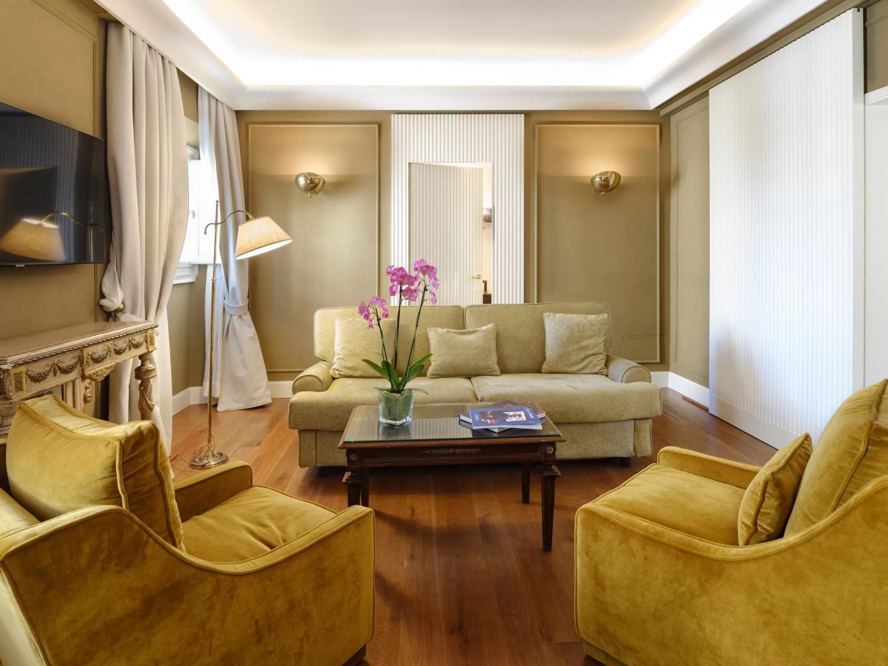 TV and multimedia in Hotel Regency - Small Luxury Hotels of the World