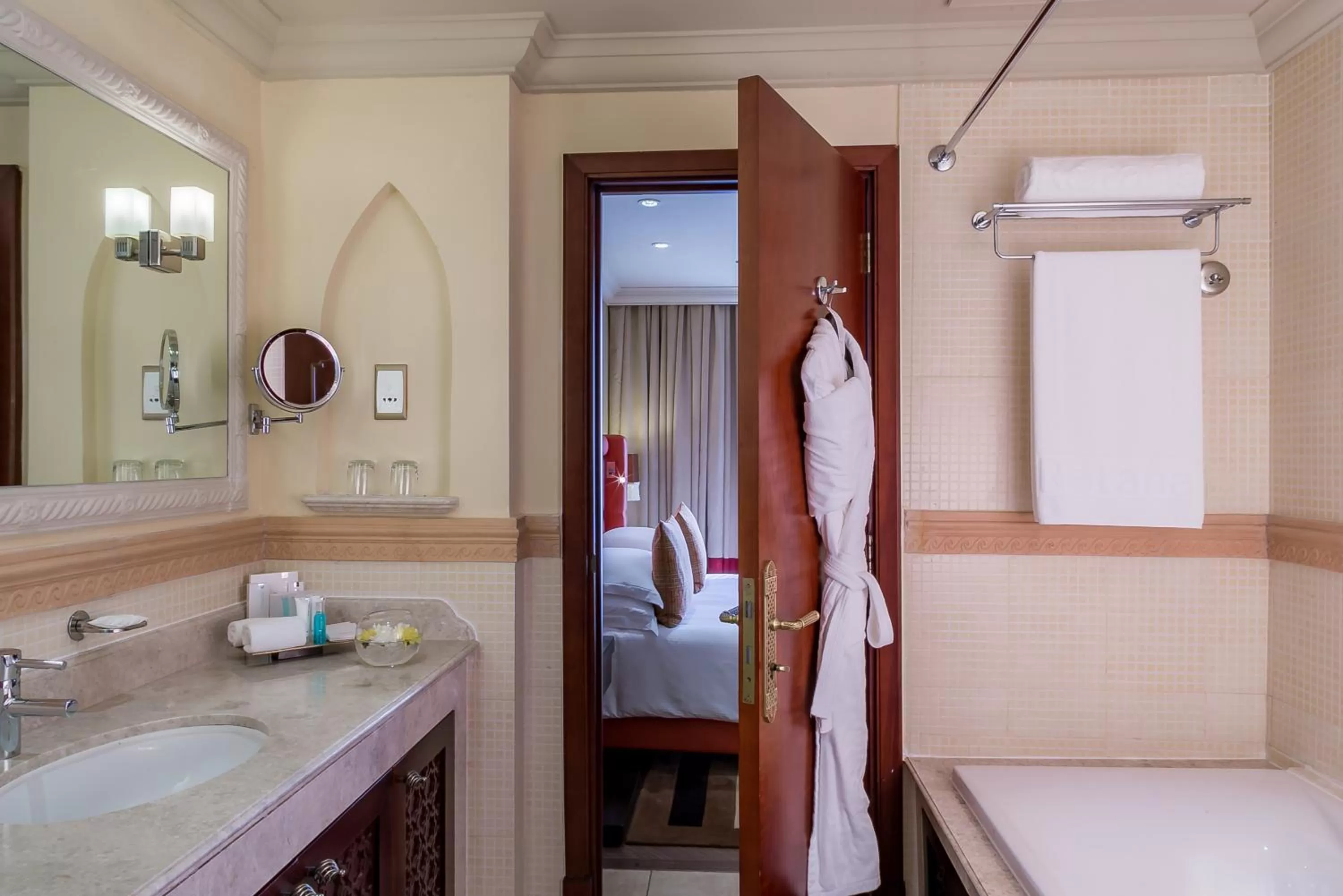 Bathroom, Bed in Arjaan by Rotana - Dubai Media City