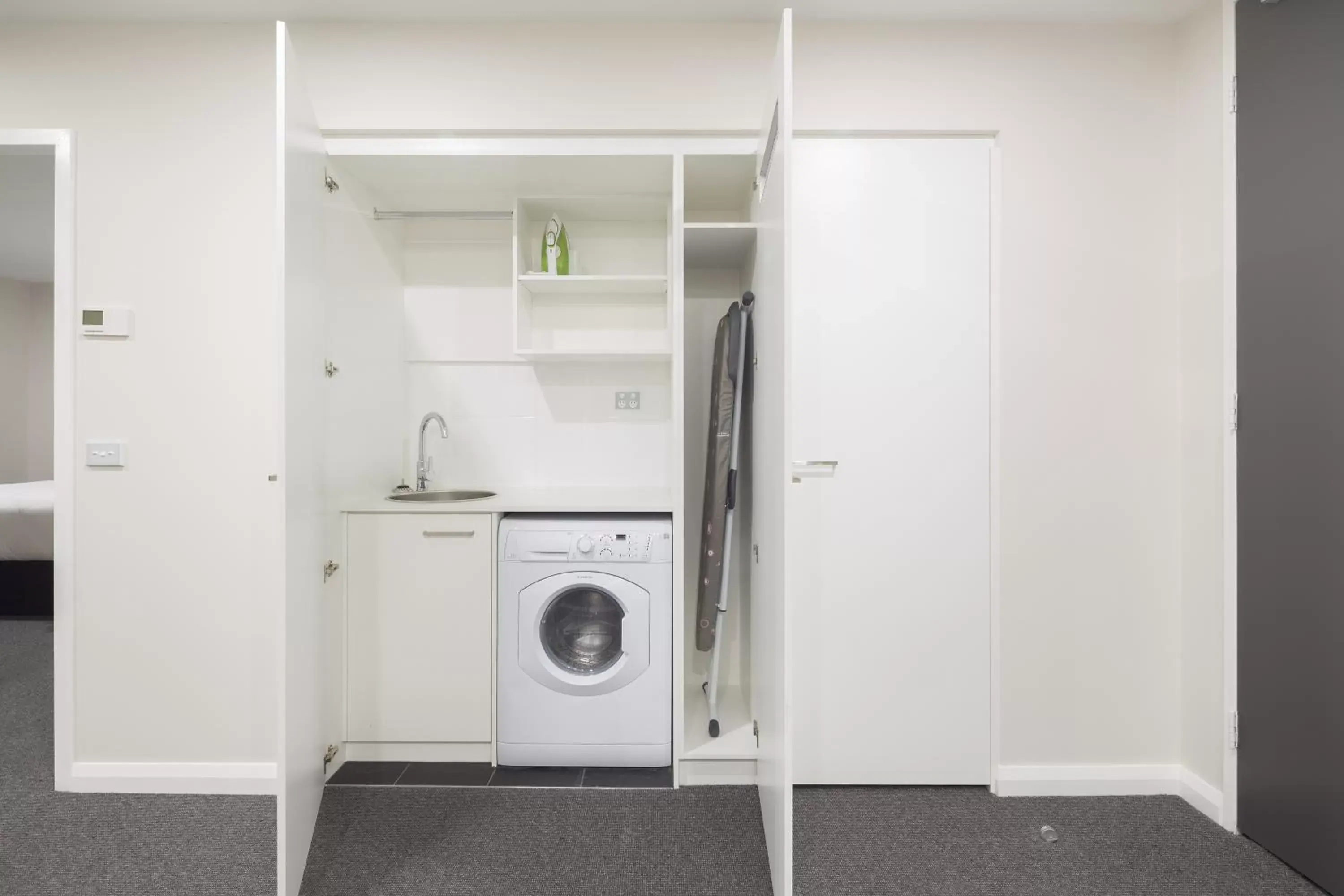 Area and facilities, Kitchen/Kitchenette in Avenue Hotel Canberra