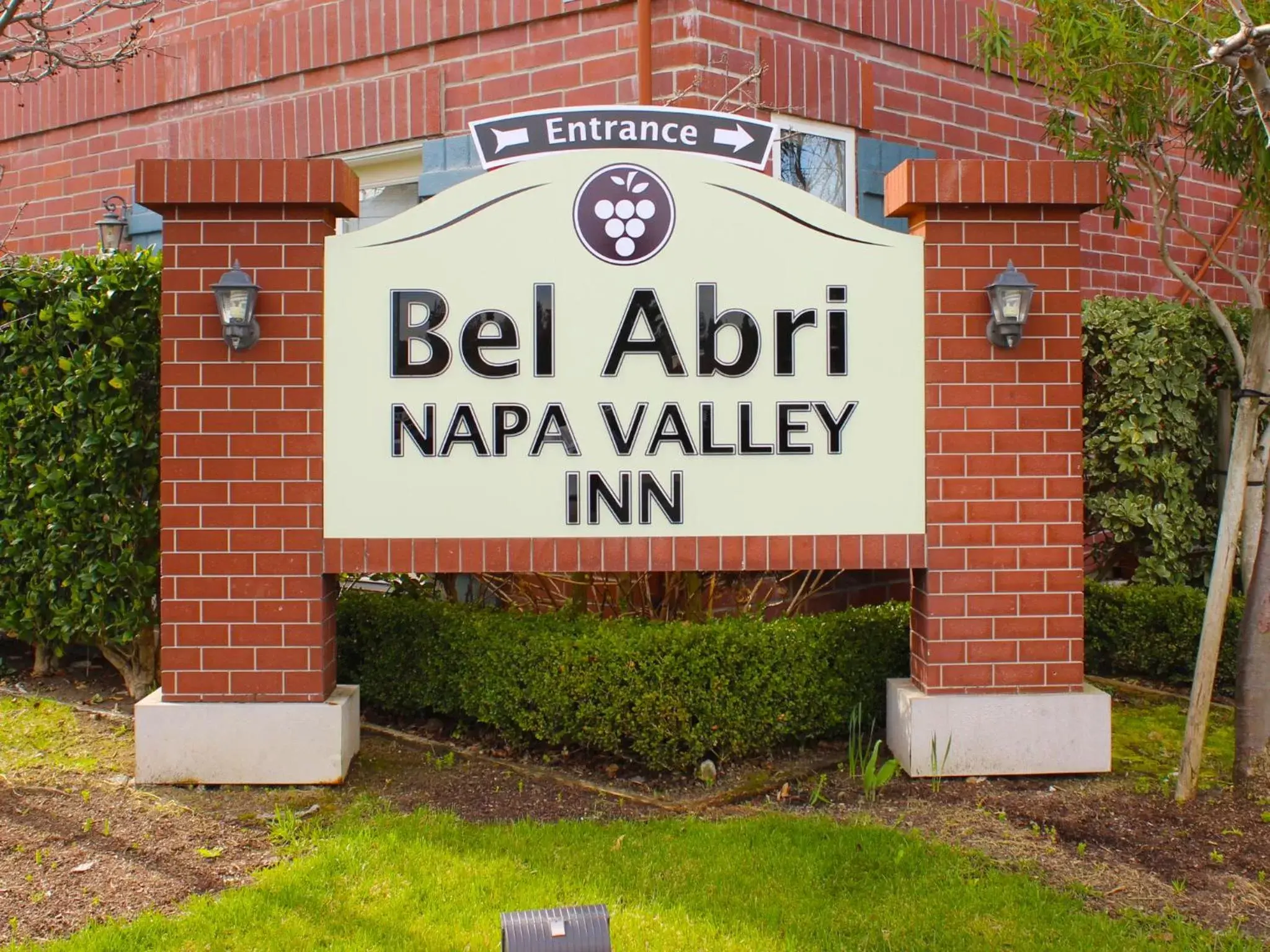 Property building in Bel Abri Napa Valley Inn