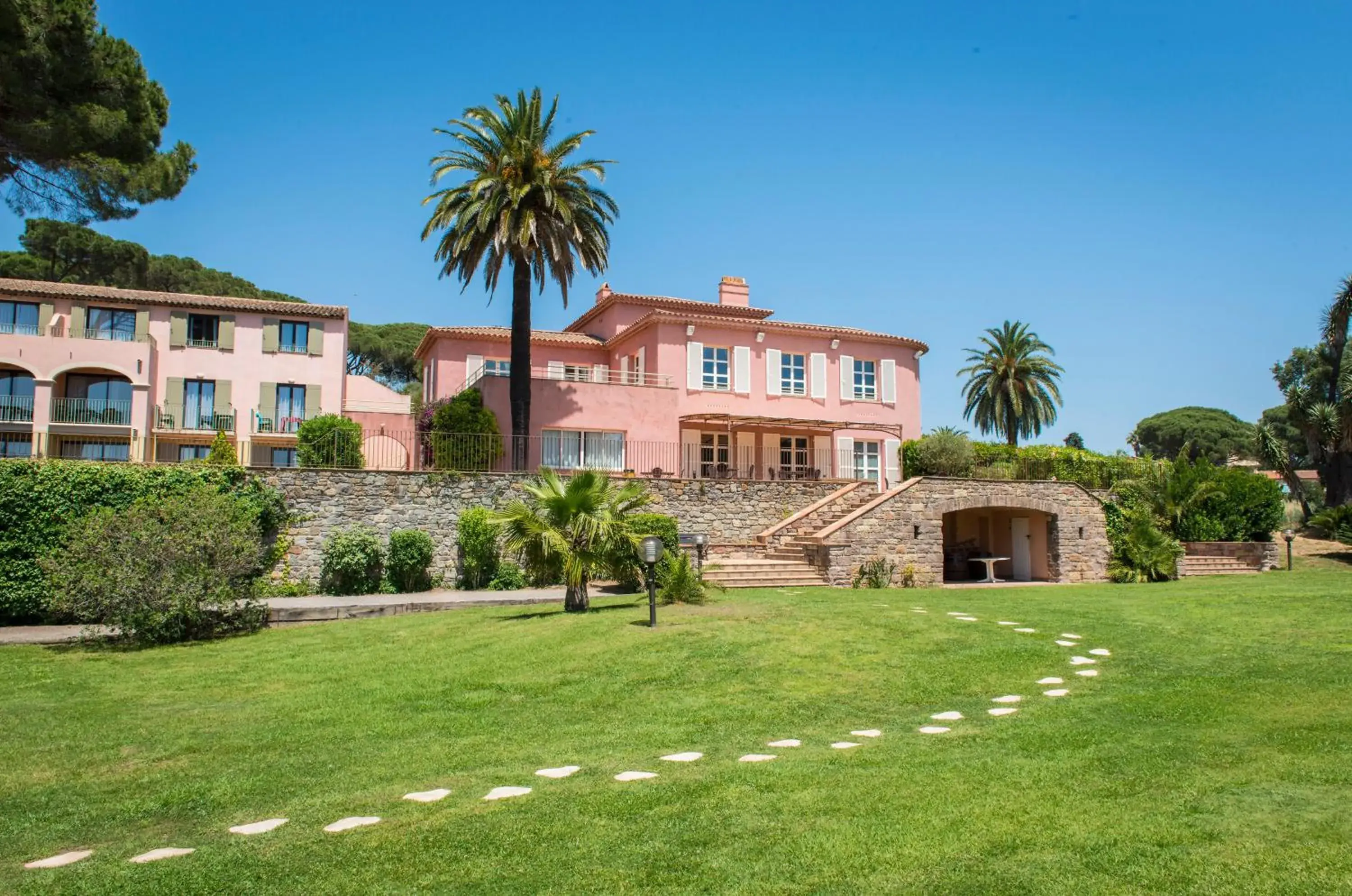 Garden, Property Building in HÃ´tel Les Jardins De Sainte-Maxime