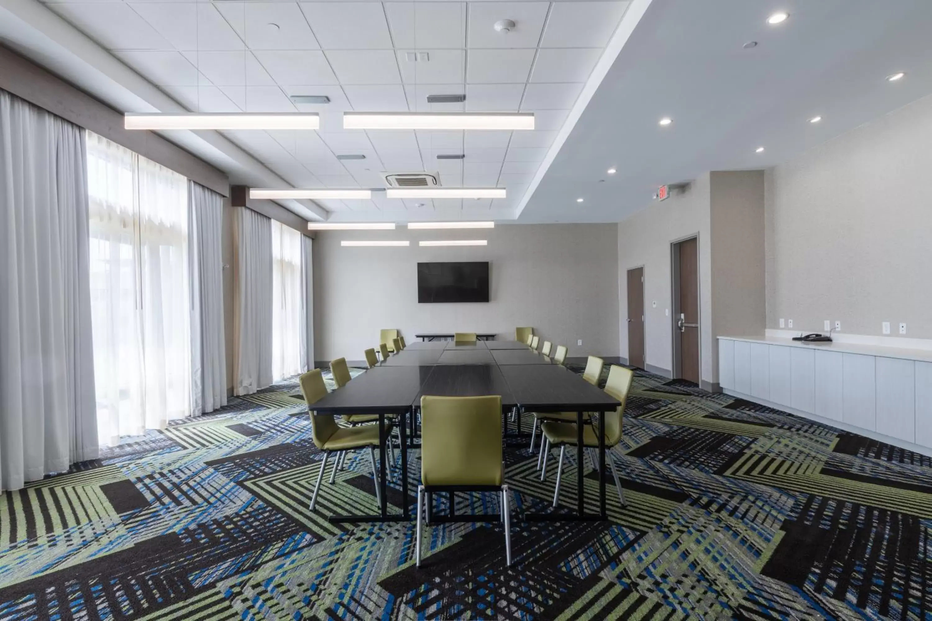Meeting/conference room in Holiday Inn Express & Suites Columbia Downtown The Vista, an IHG Hotel