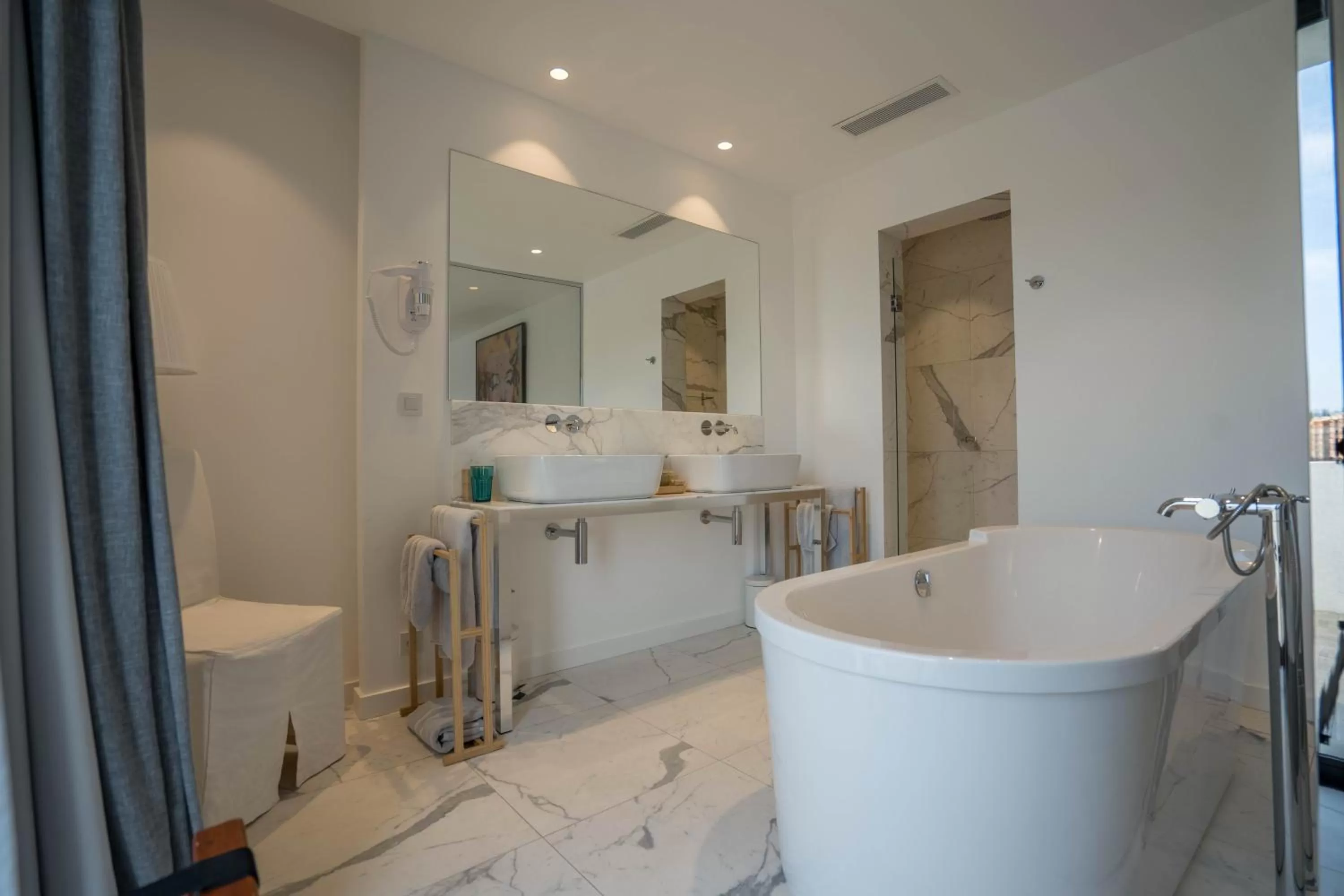 Shower in Hotel le Mandala