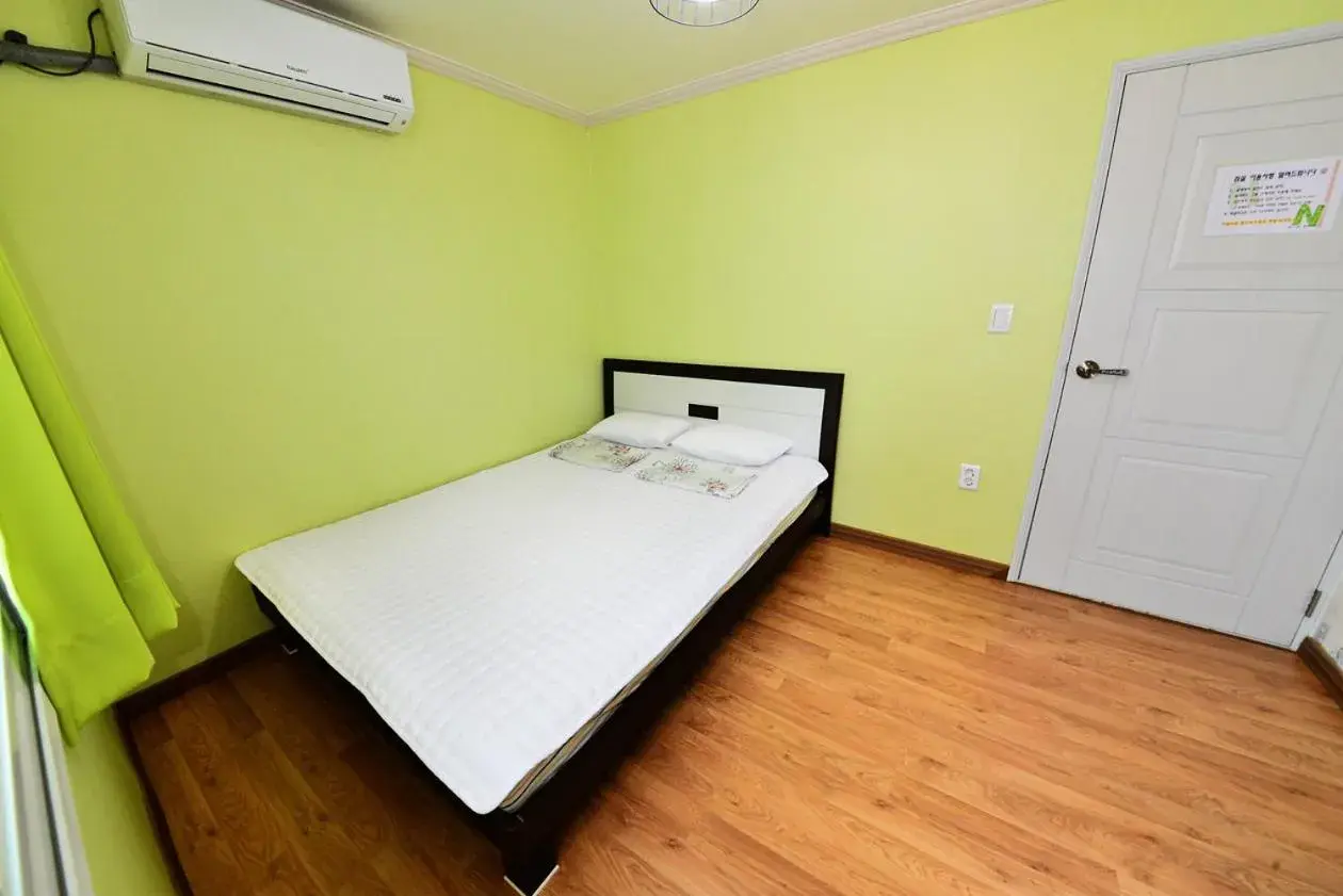 Bedroom, Bed in Gyeongju Namu Guesthouse