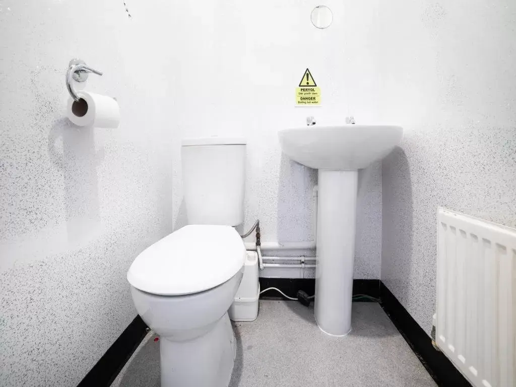 Toilet, Bathroom in The Traxx Hotel