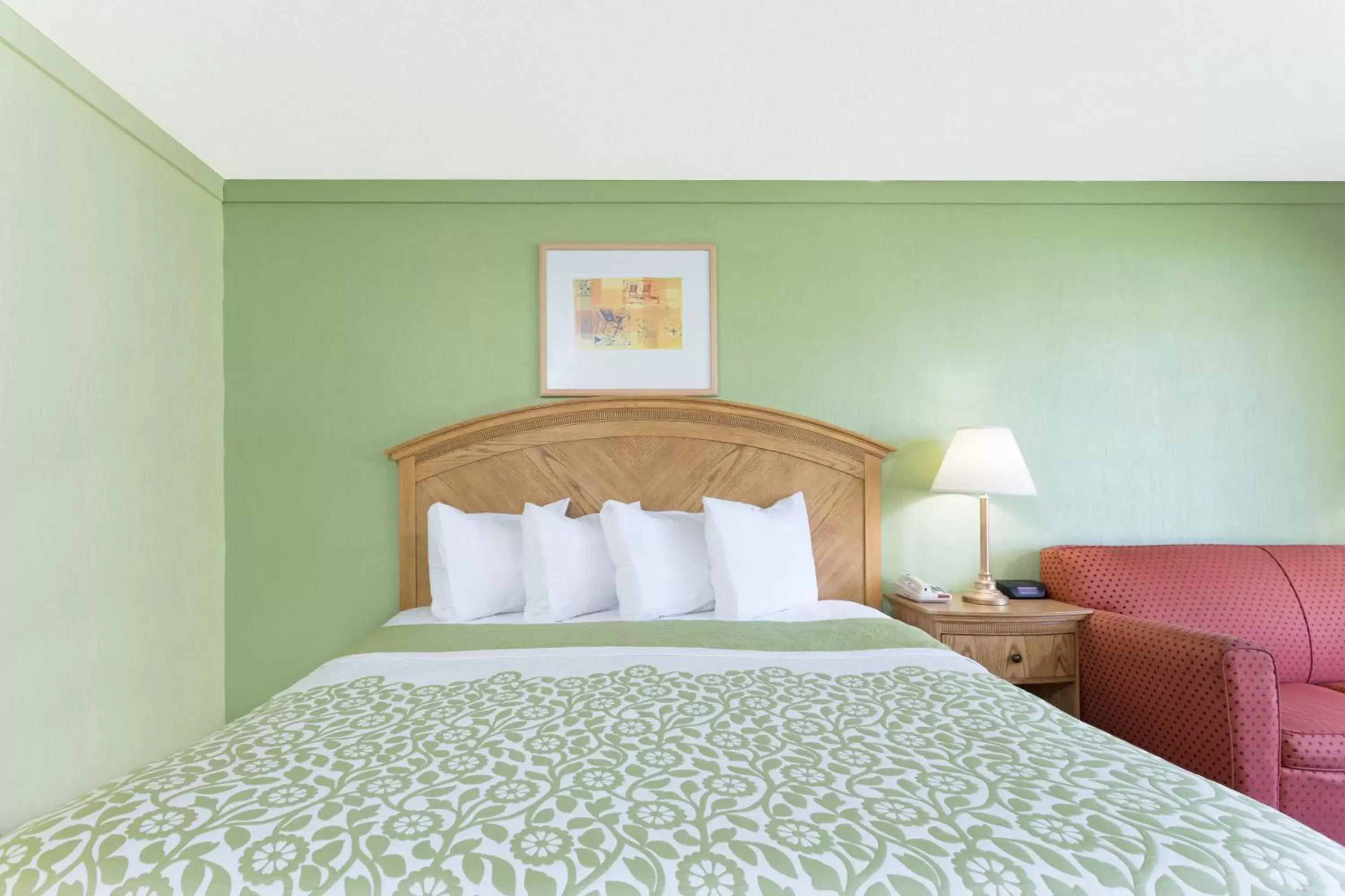 Bed in Days Inn by Wyndham Washington