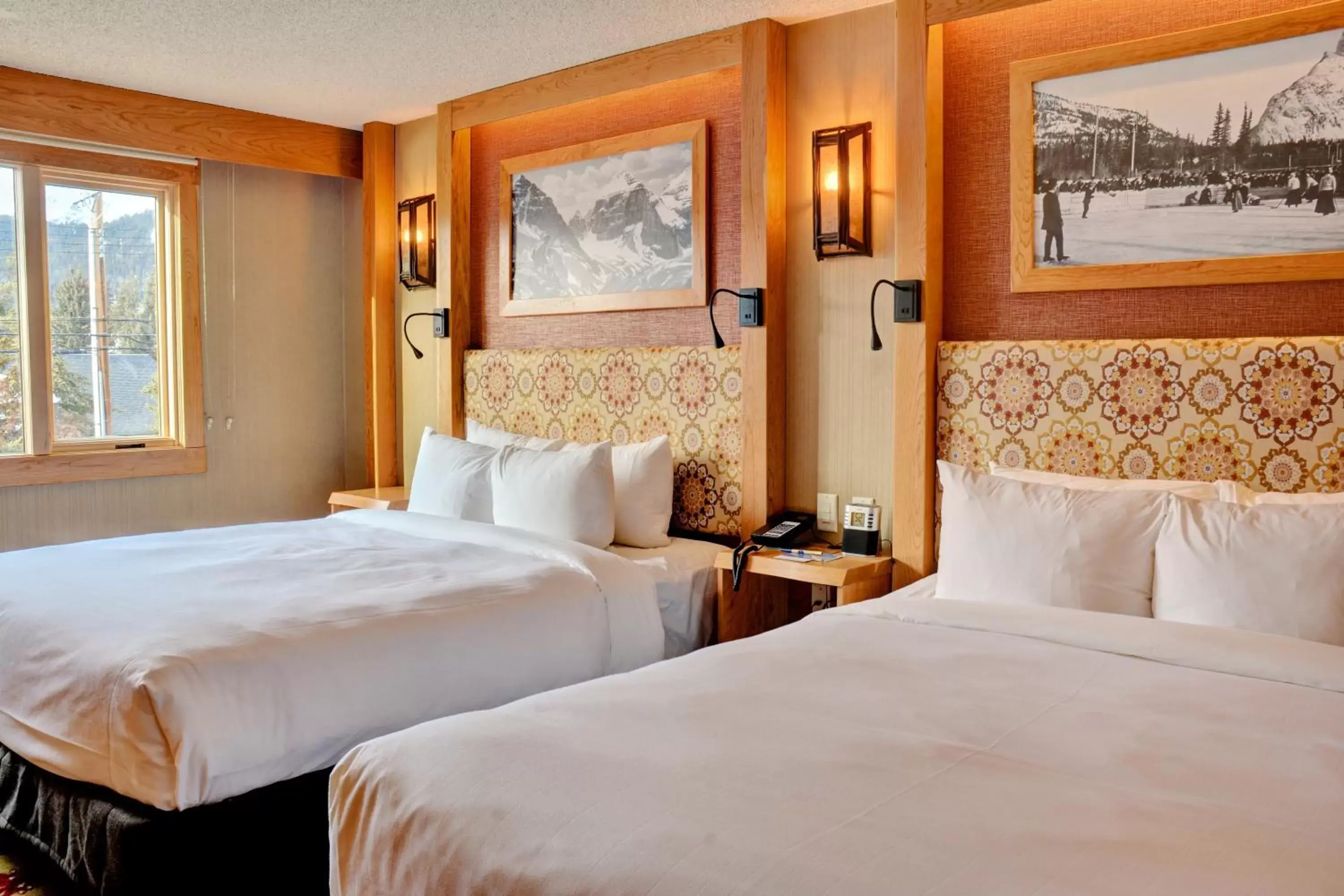 Photo of the whole room, Bed in Banff Ptarmigan Inn Photo of the whole room, Bed in Banff Ptarmigan Inn