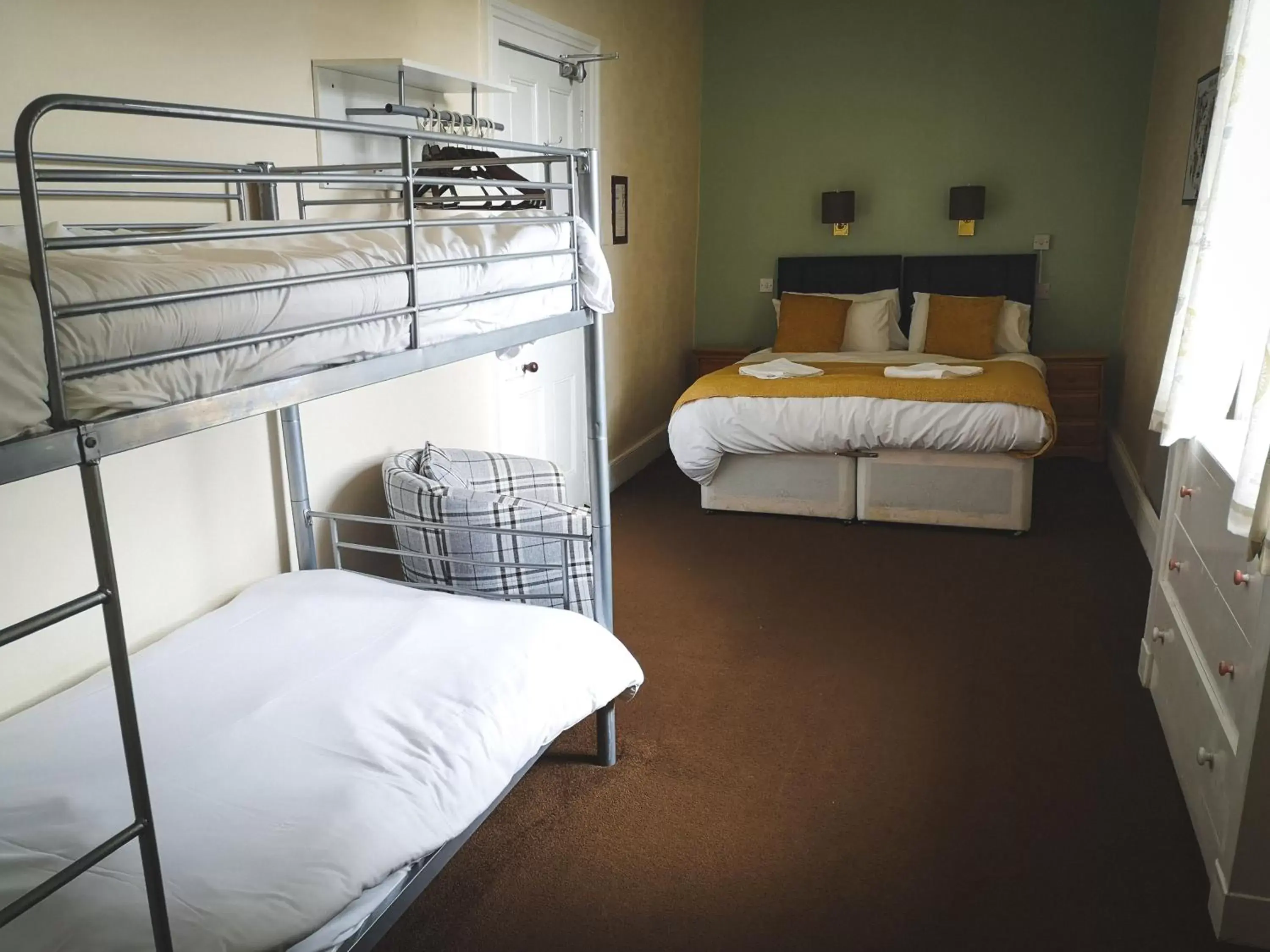 Family Room in George and Abbotsford Family Room in George and Abbotsford