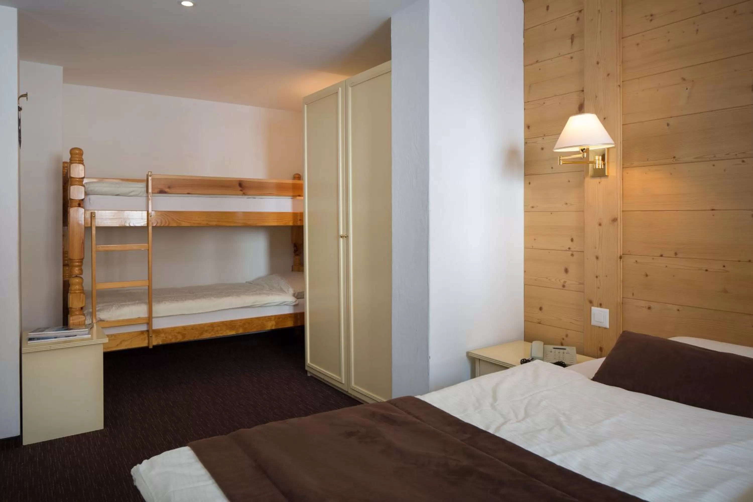 Property building, Bed in Hotel La Prairie