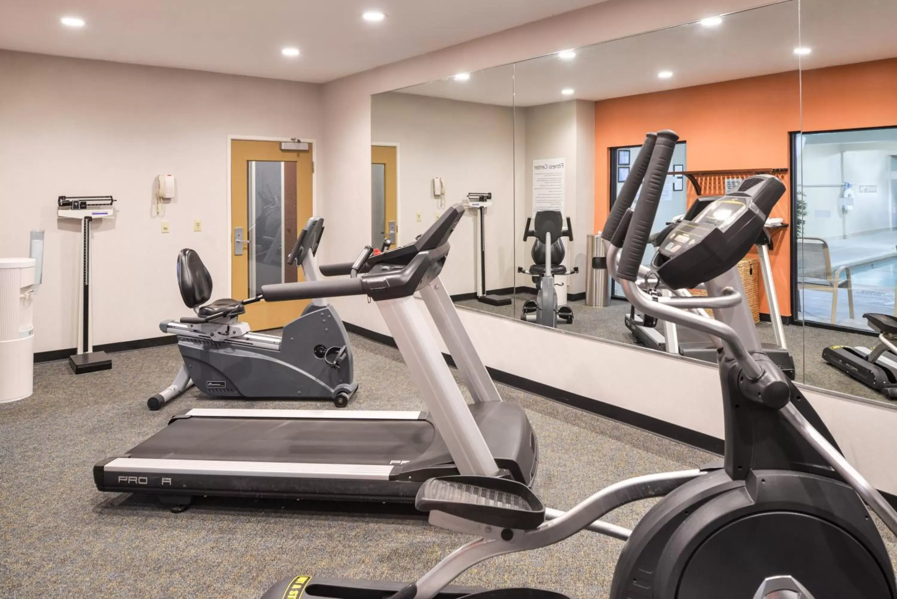 Spa and wellness centre/facilities, Fitness Center/Facilities in Holiday Inn Express Hotel & Suites Clifton Park, an IHG Hotel