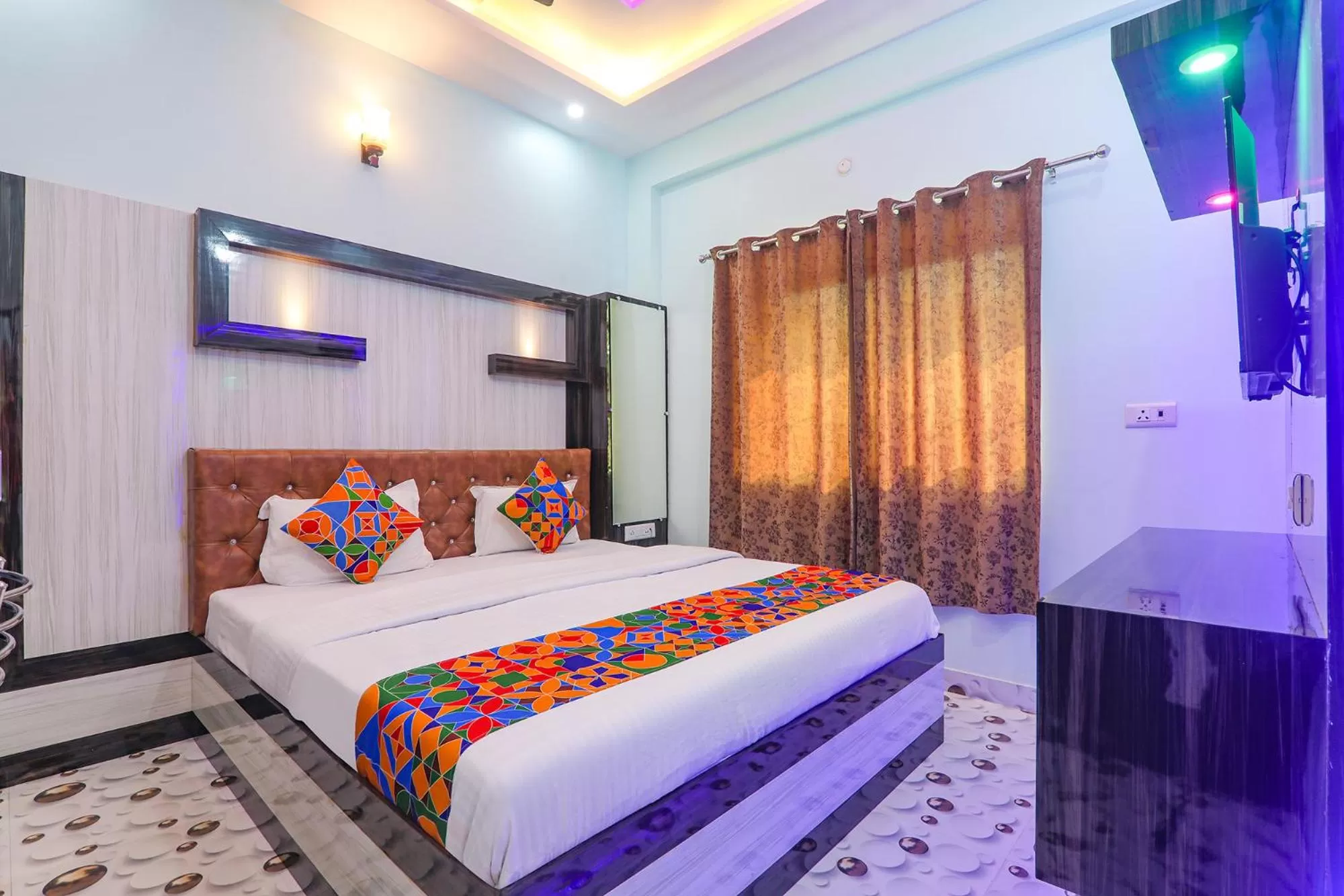 Bed in FabHotel Lumbini International - Sarnath museum