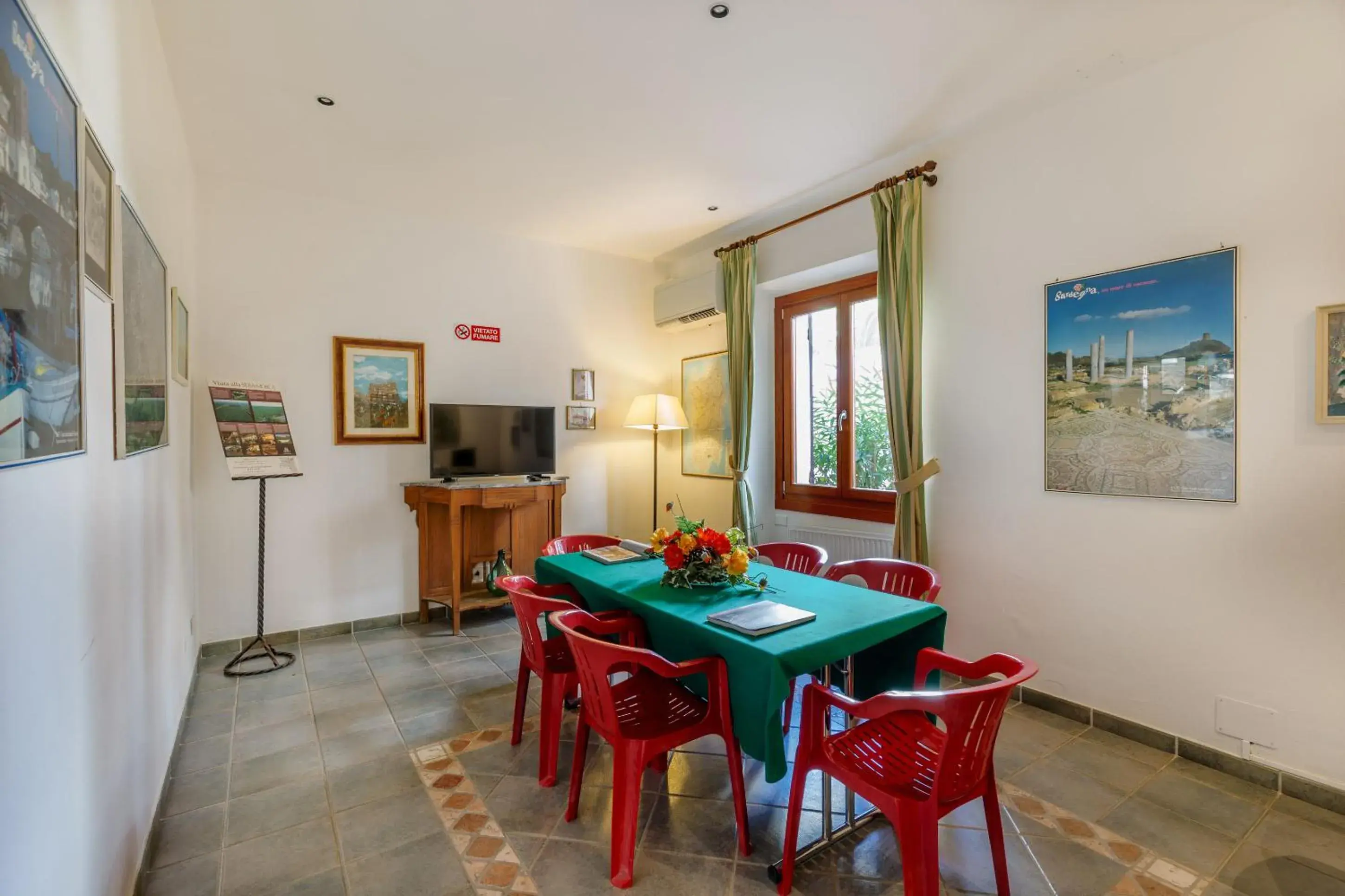 Library, Dining Area in Hotel El Balear