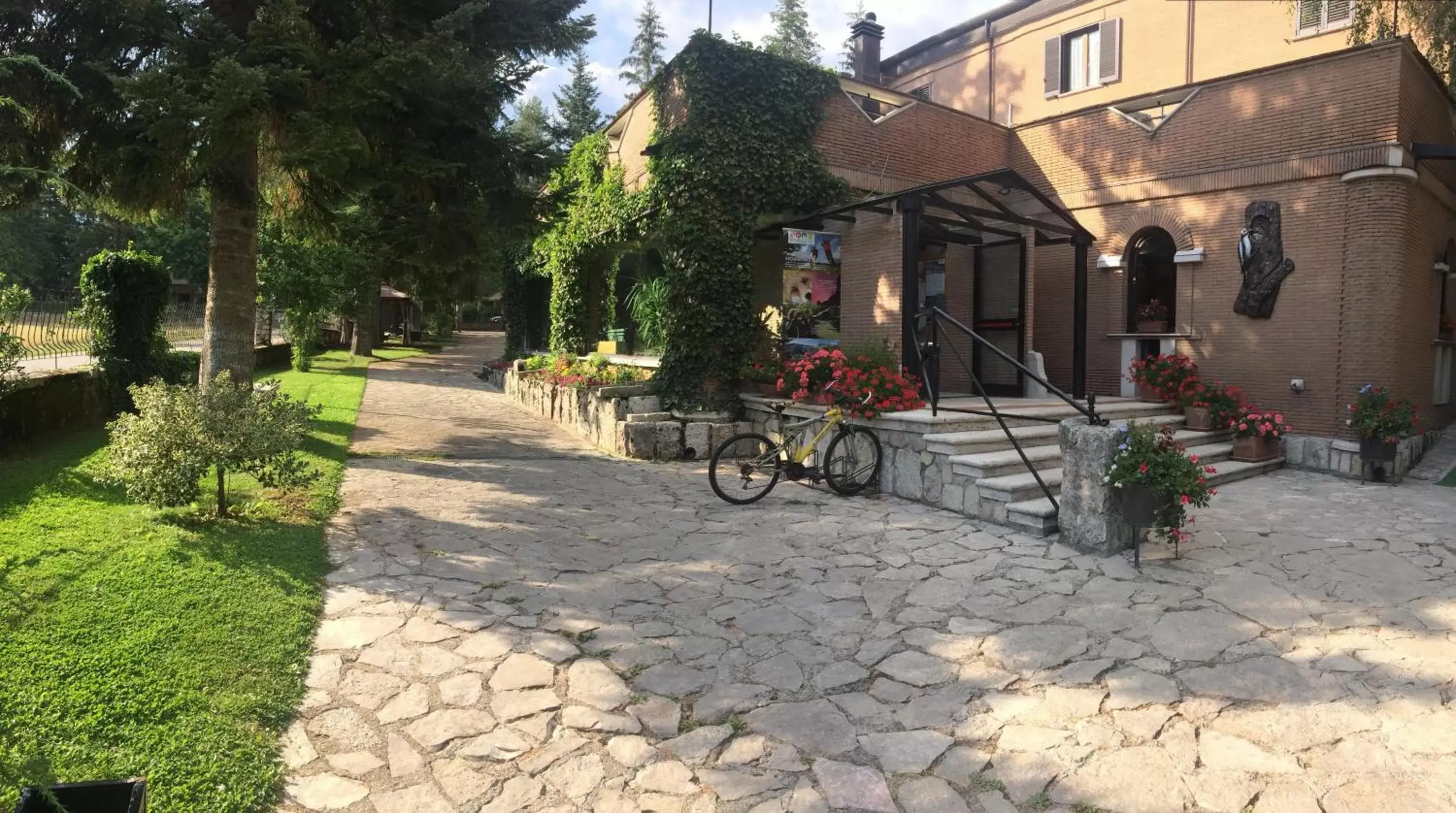 Facade/entrance in LH Albergo Il Picchio