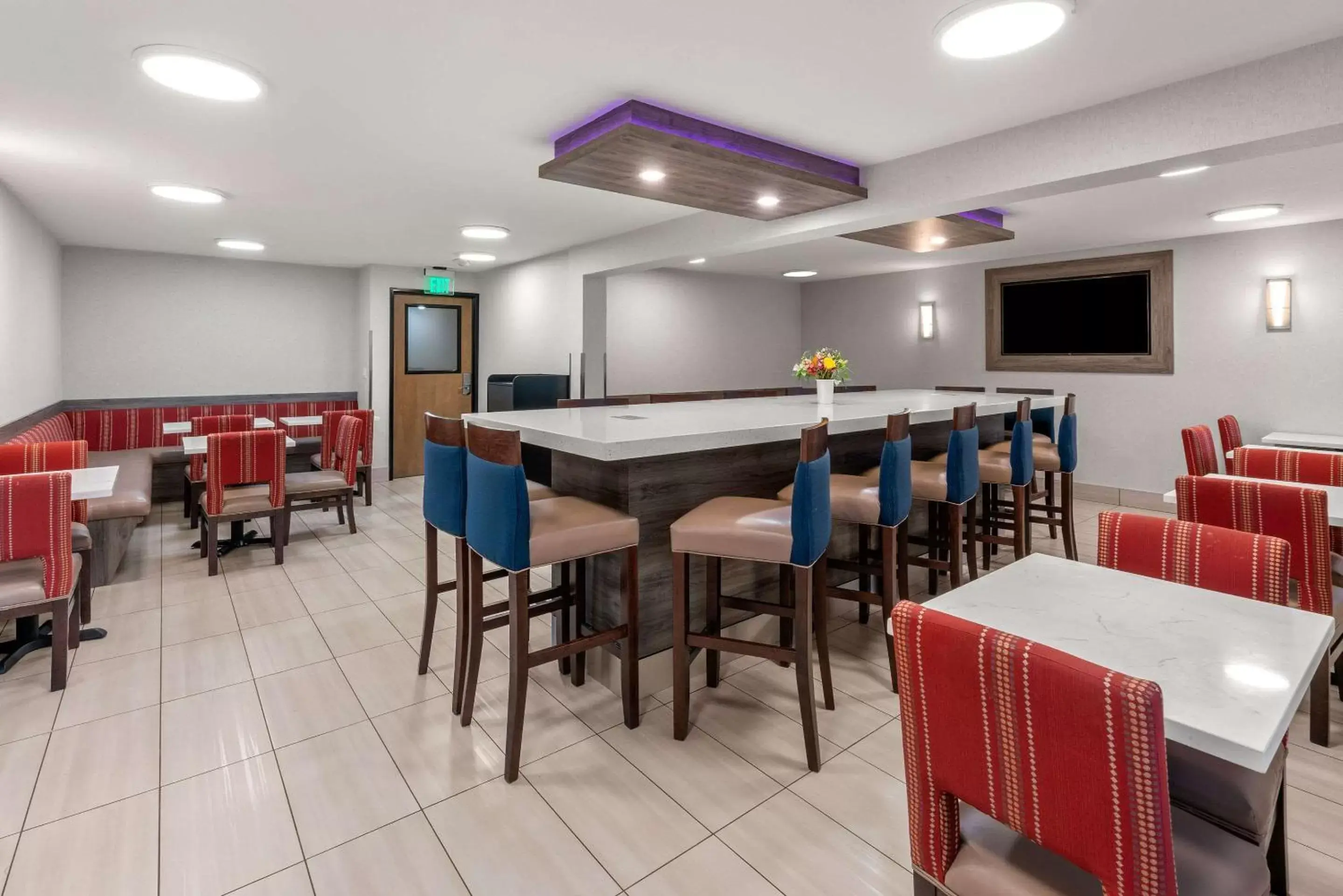 Restaurant/Places to Eat in Comfort Inn & Suites Beaverton - Portland West