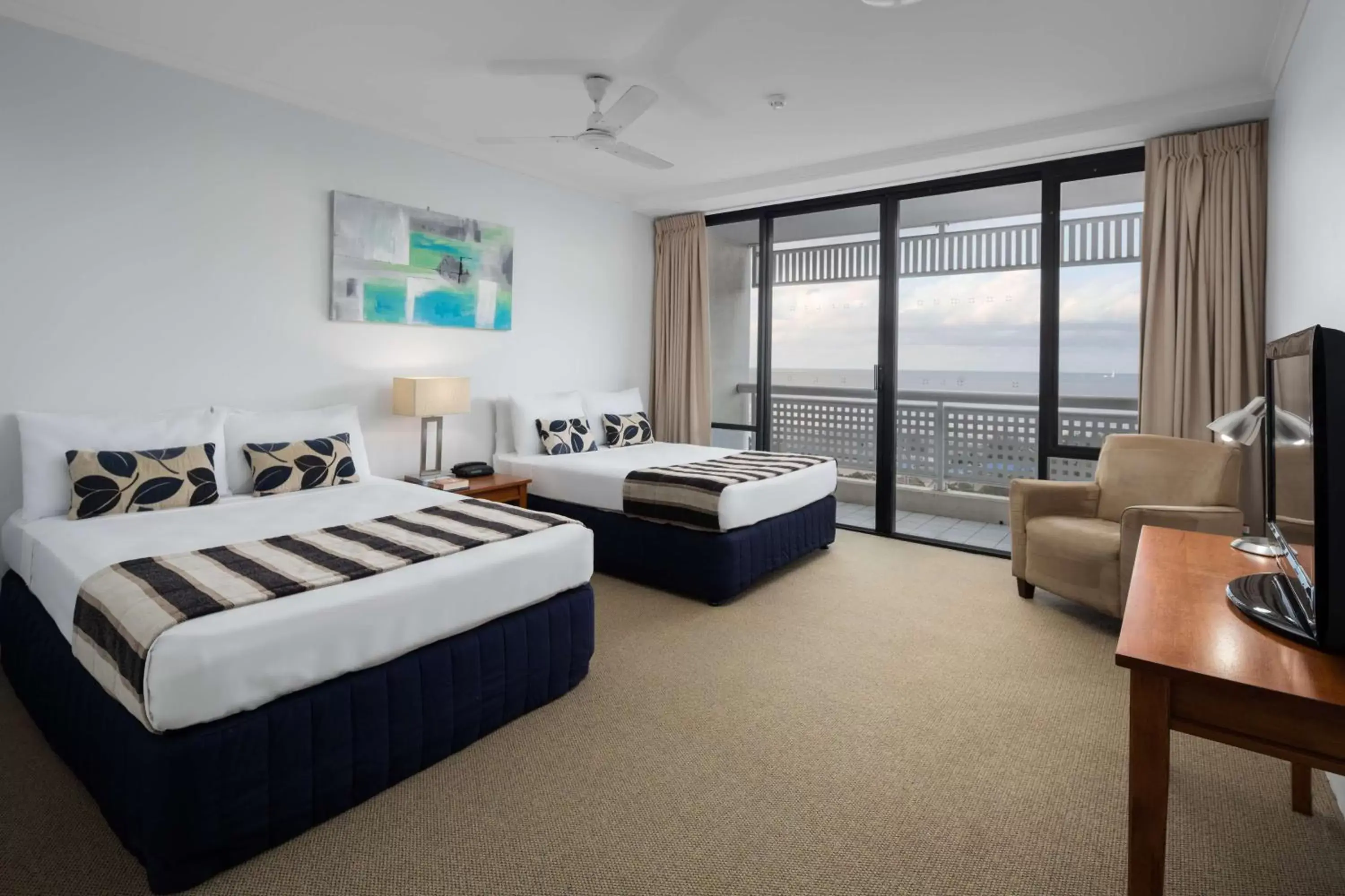 Bedroom in Rydges Esplanade Resort Cairns