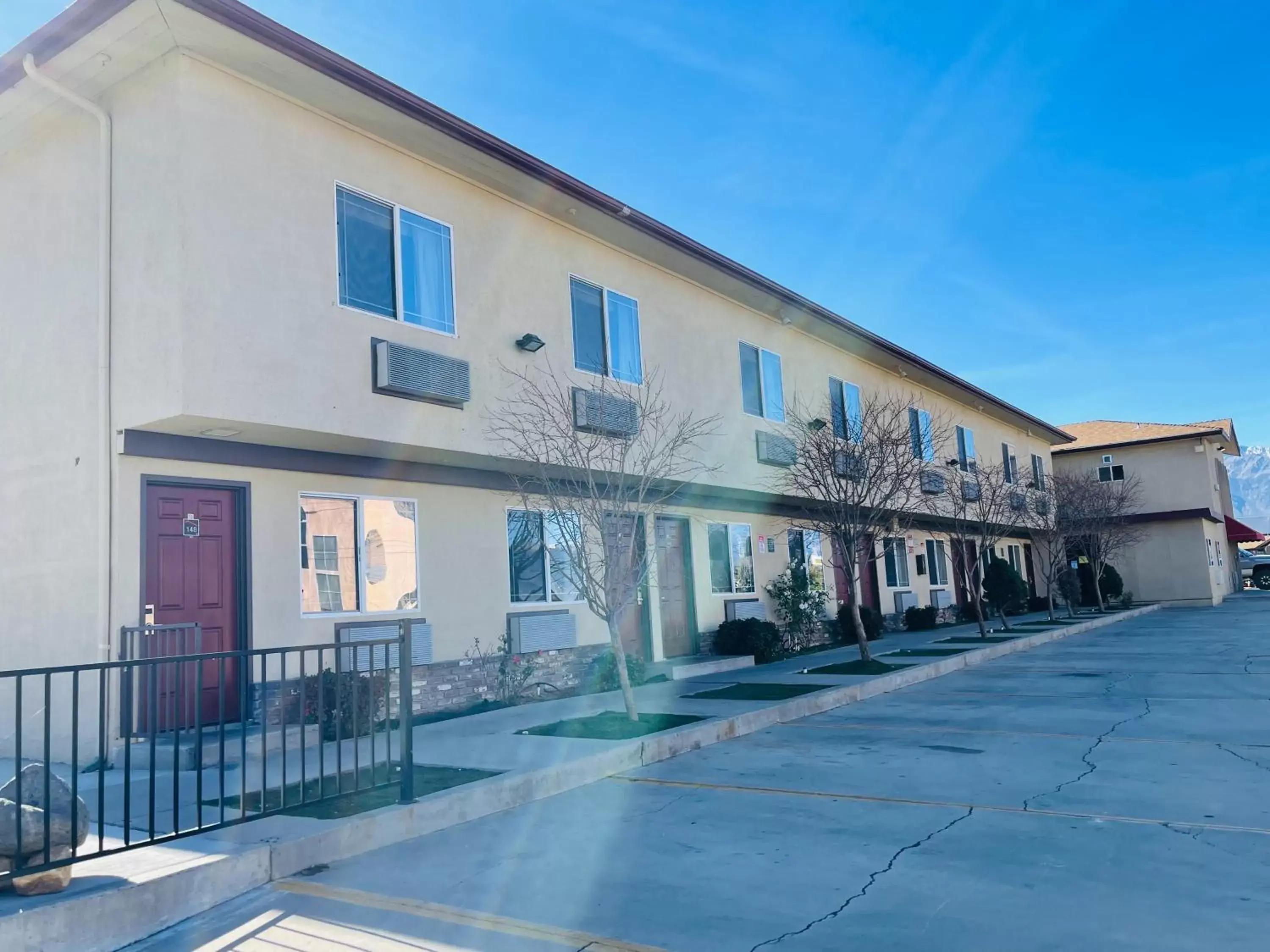 Property Building in Quality Inn Bishop near Mammoth