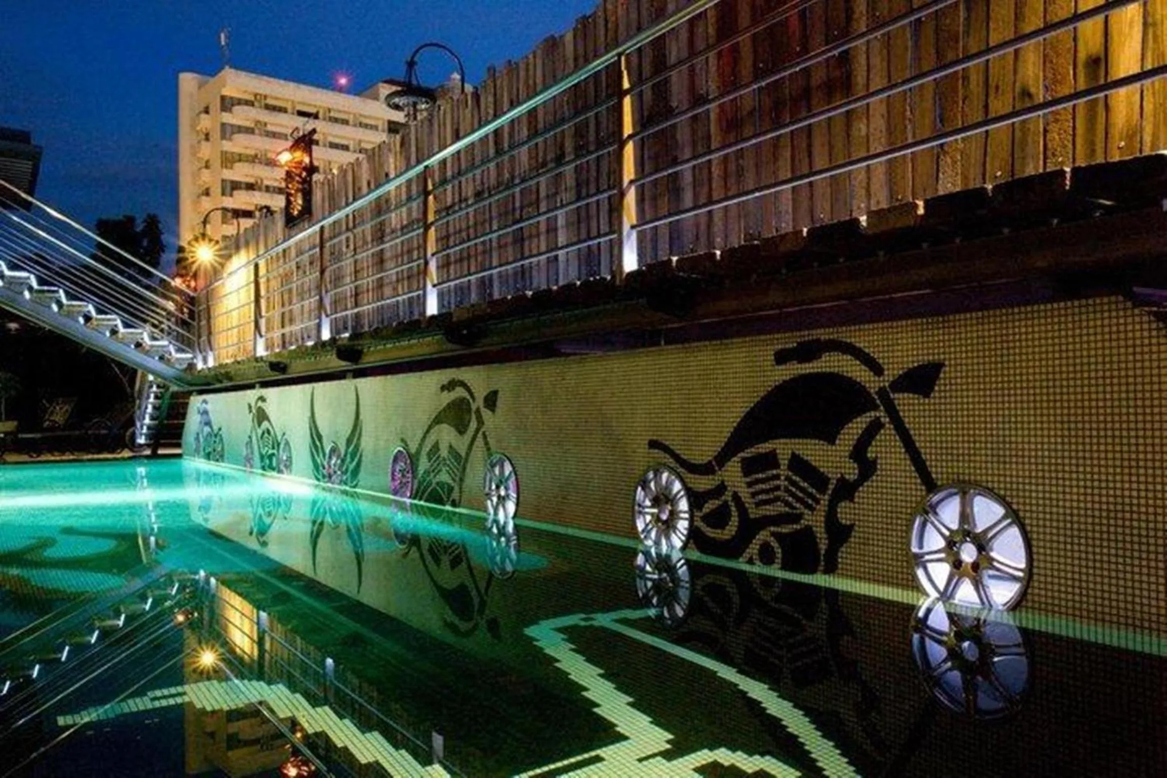 Swimming pool in Nicky's Handlebar