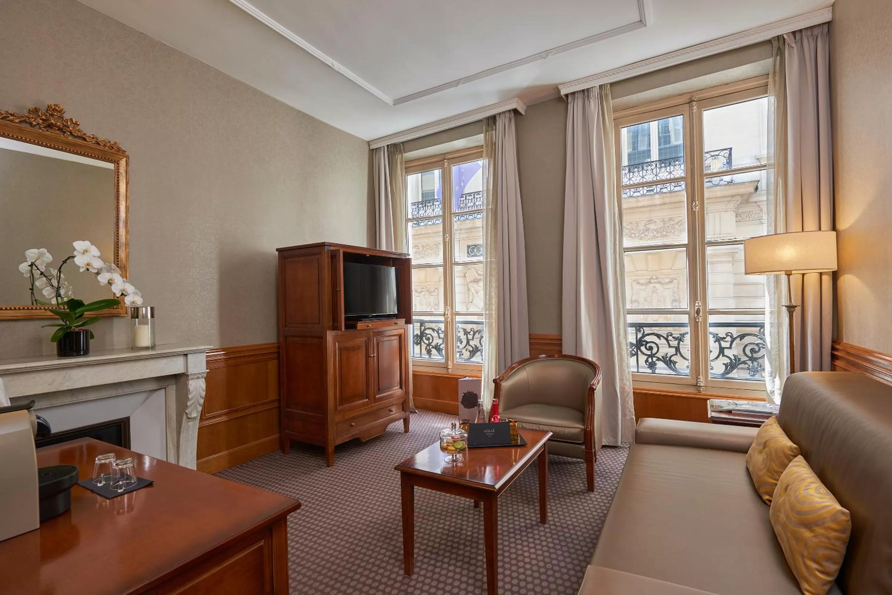 Seating area in Meliá Paris Vendôme