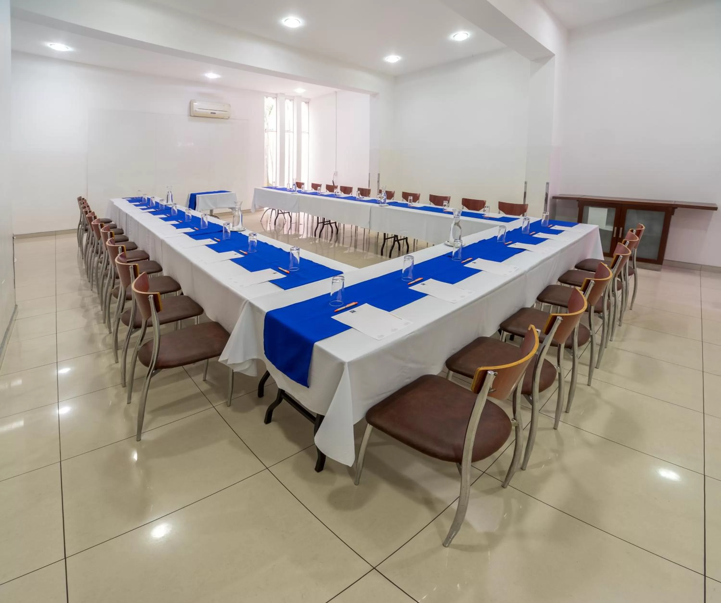 Food and drinks in Hotel LP Santa Cruz Centro