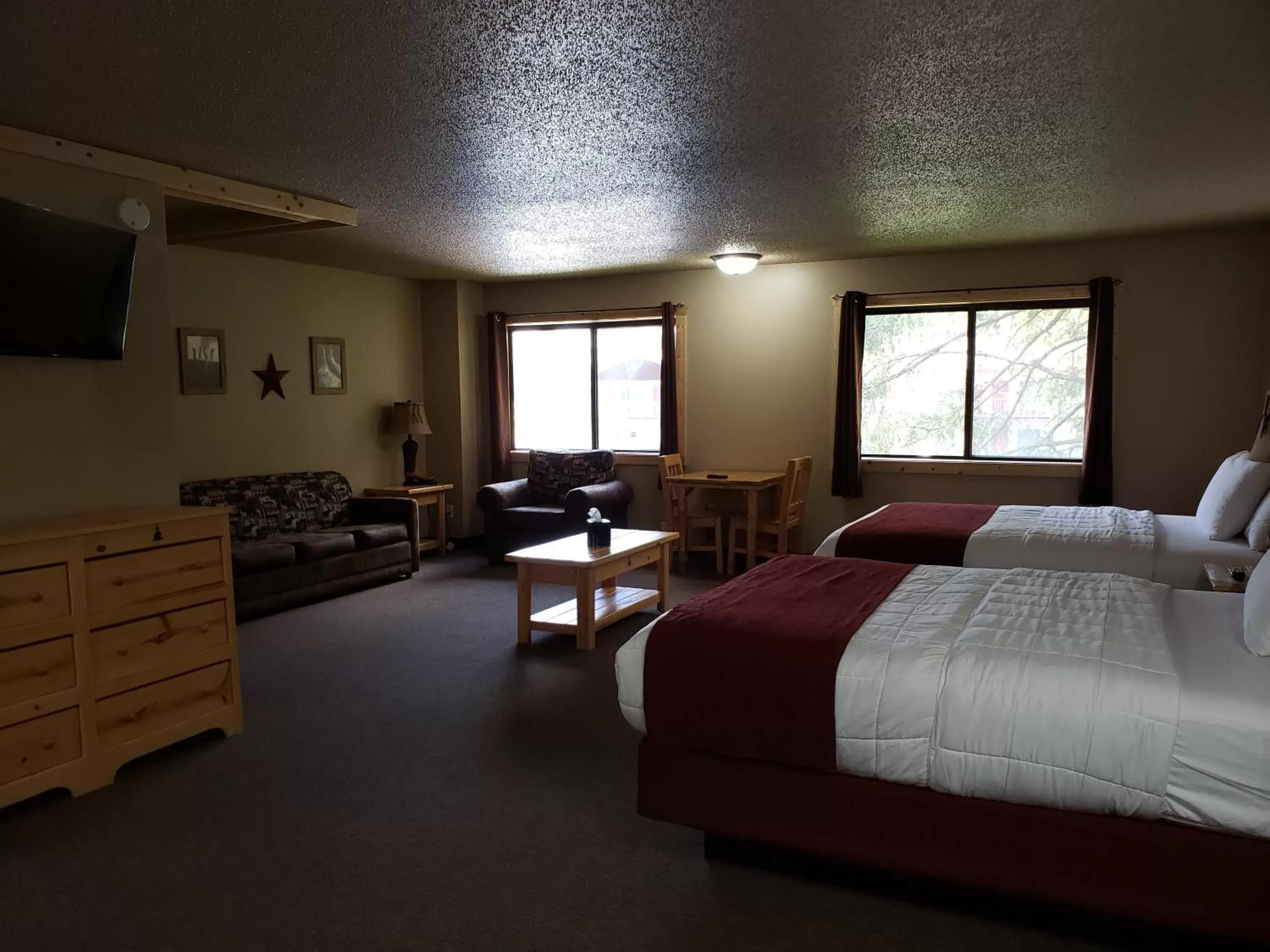 Photo of the whole room in Woodside Dells Hotel & Suites