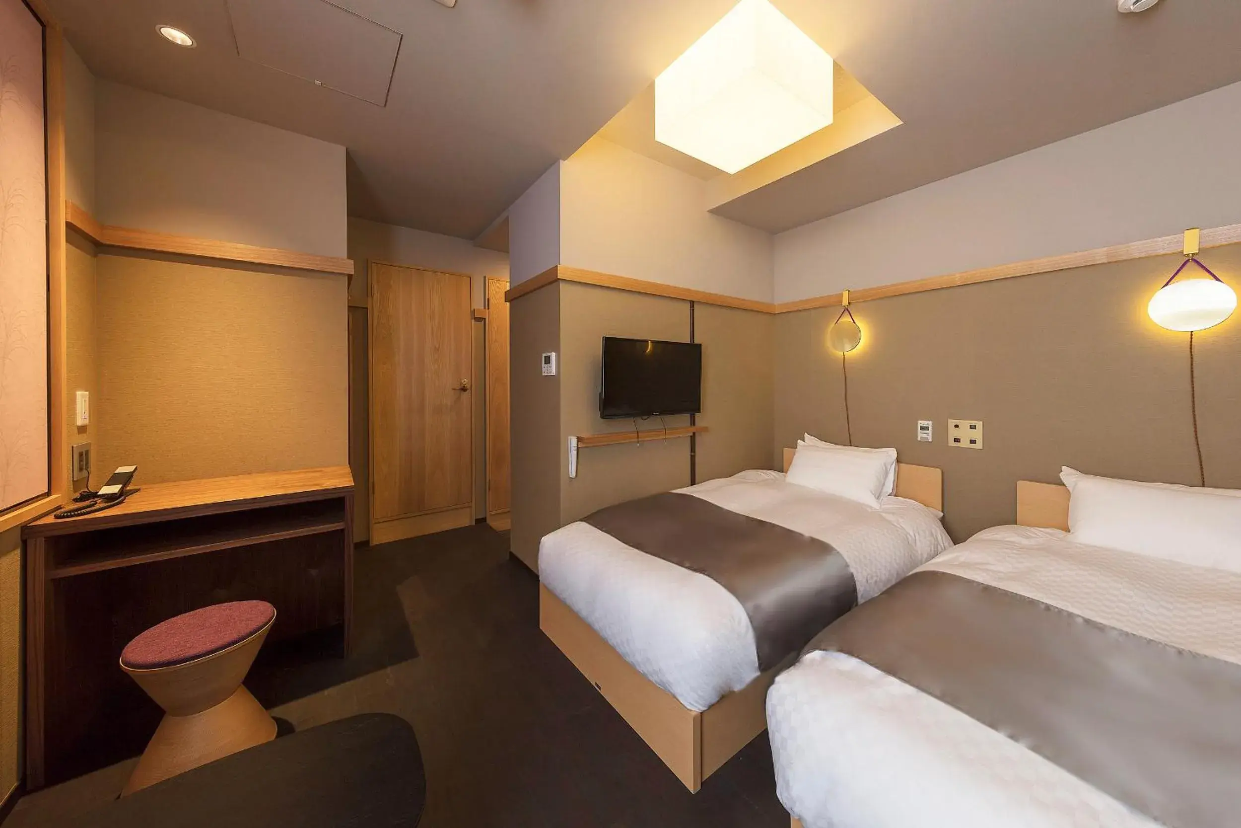 TV and multimedia, Bed in Gozan Hotel & Serviced Apartment Higashiyama Sanjo