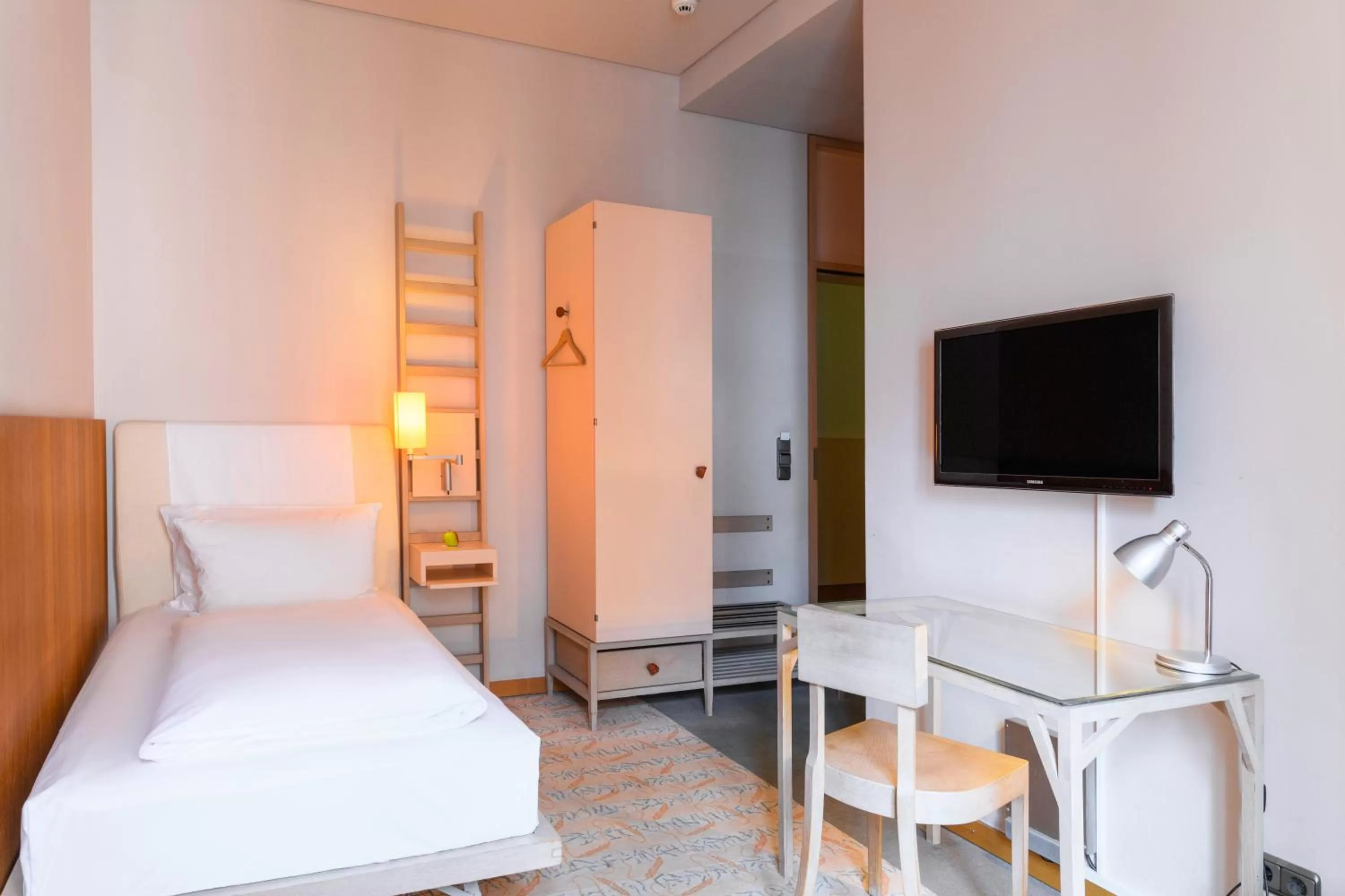 Bed in Hotel Bleibtreu Berlin by Golden Tulip