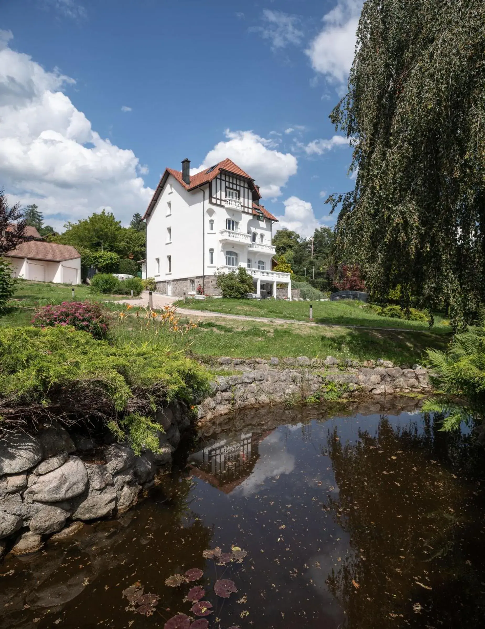 Property Building in Hôtel Le Beau Rivage