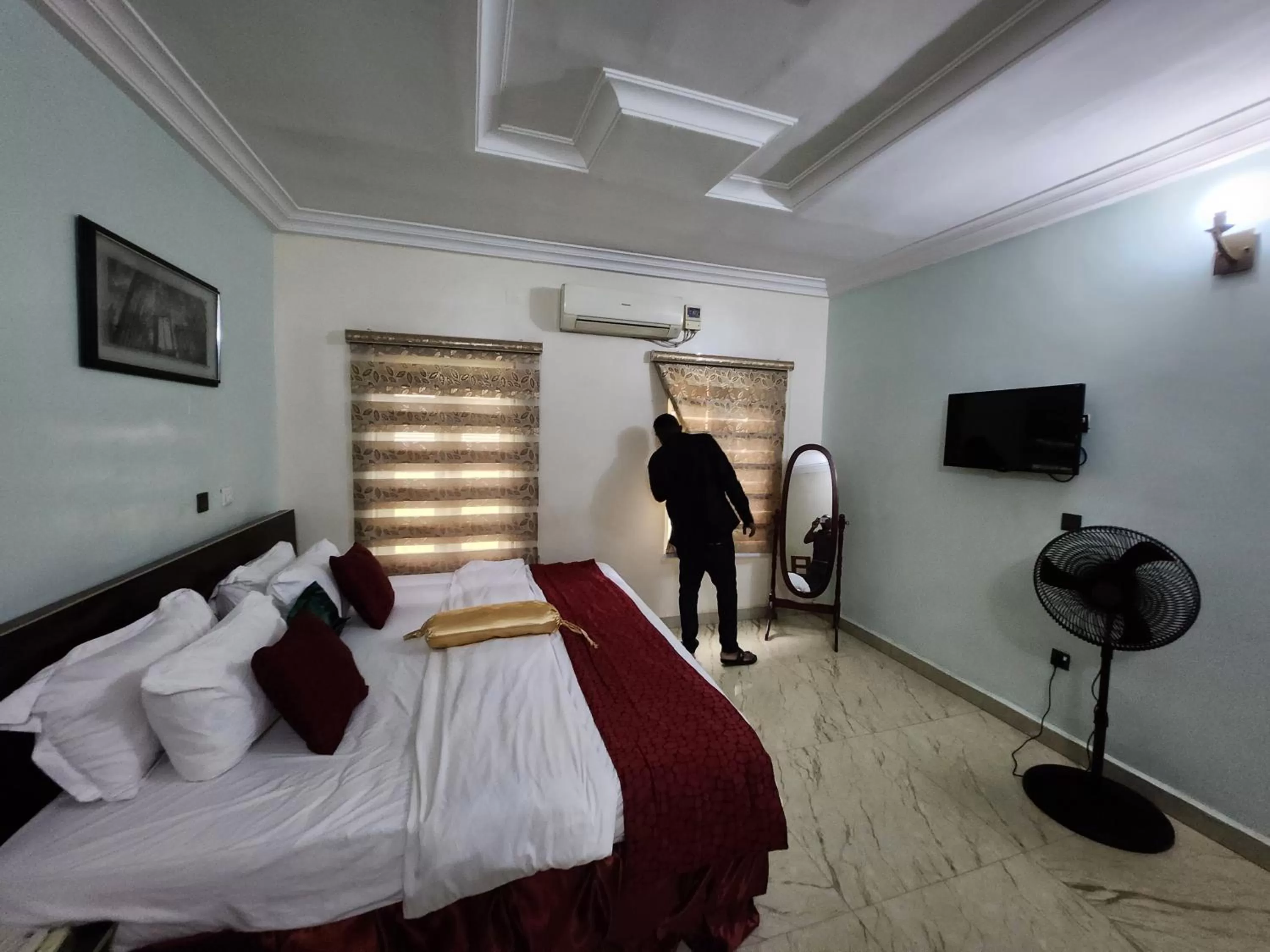 Bed in Nue-Crest Hotels & Suites