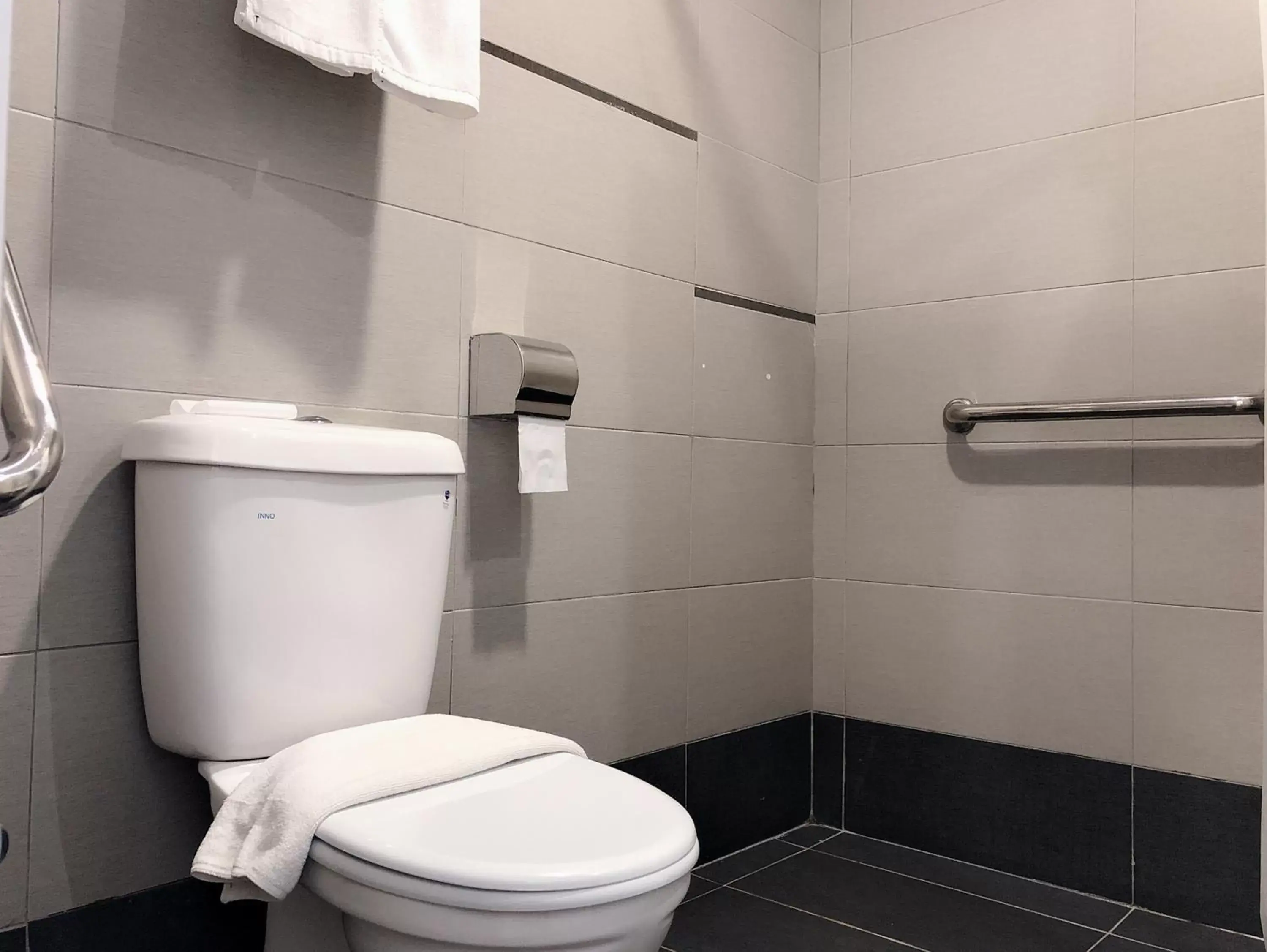 Toilet, Bathroom in Tumike Hotel Bentong