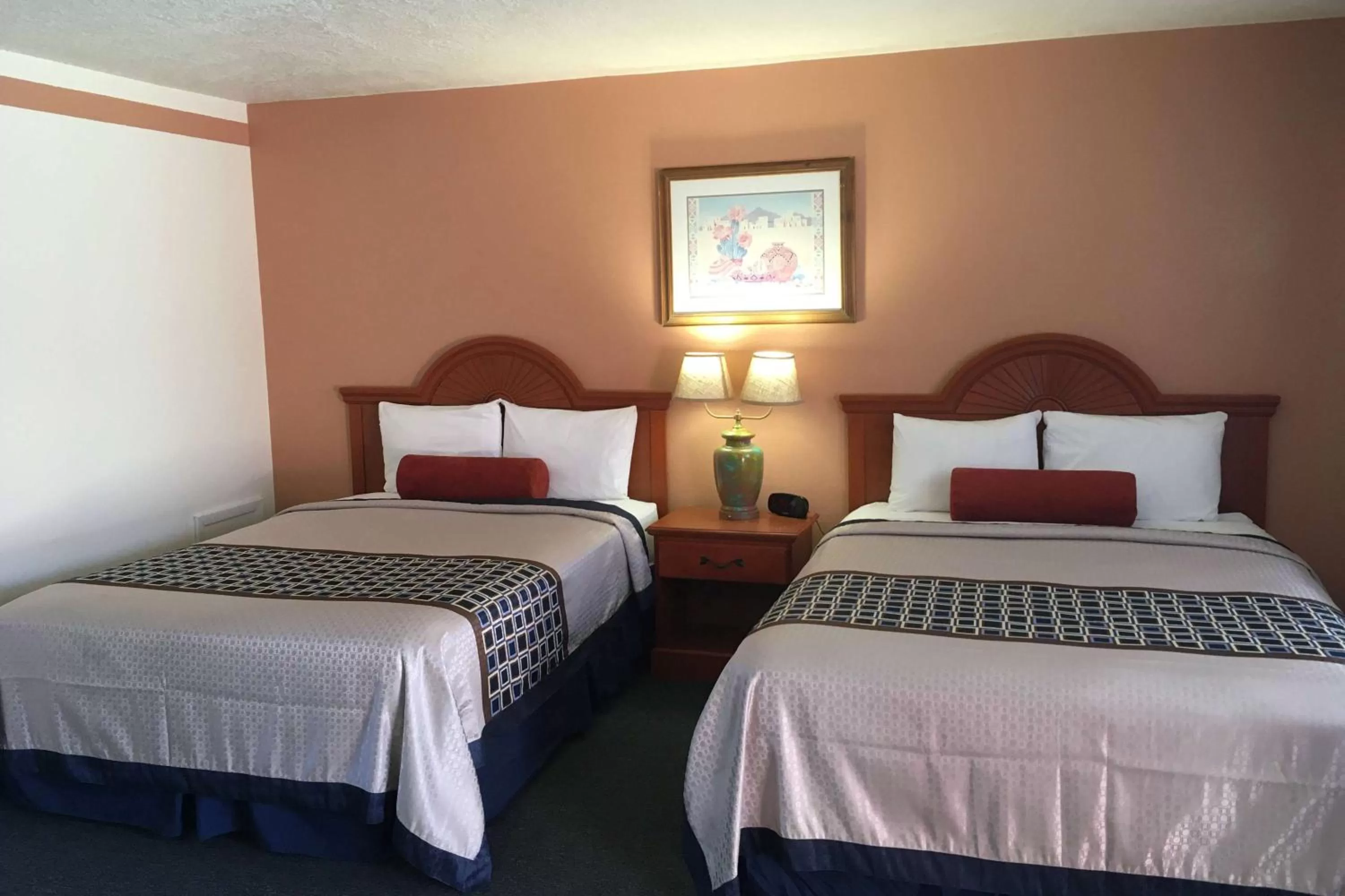 Photo of the whole room, Bed in Howard Johnson by Wyndham Raton