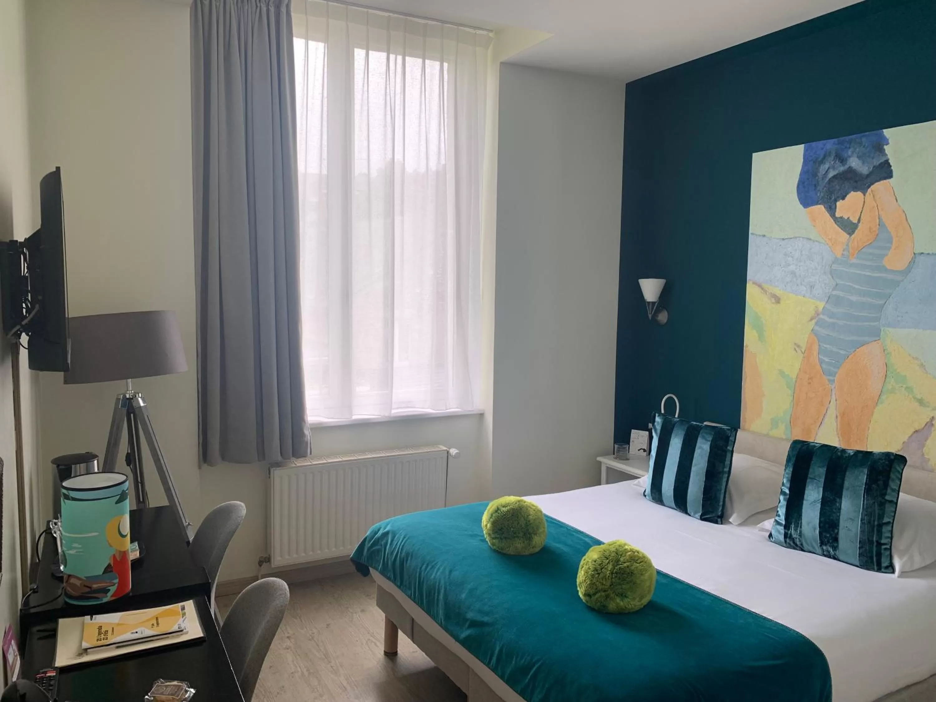 View (from property/room), Bed in Hôtel Vintage