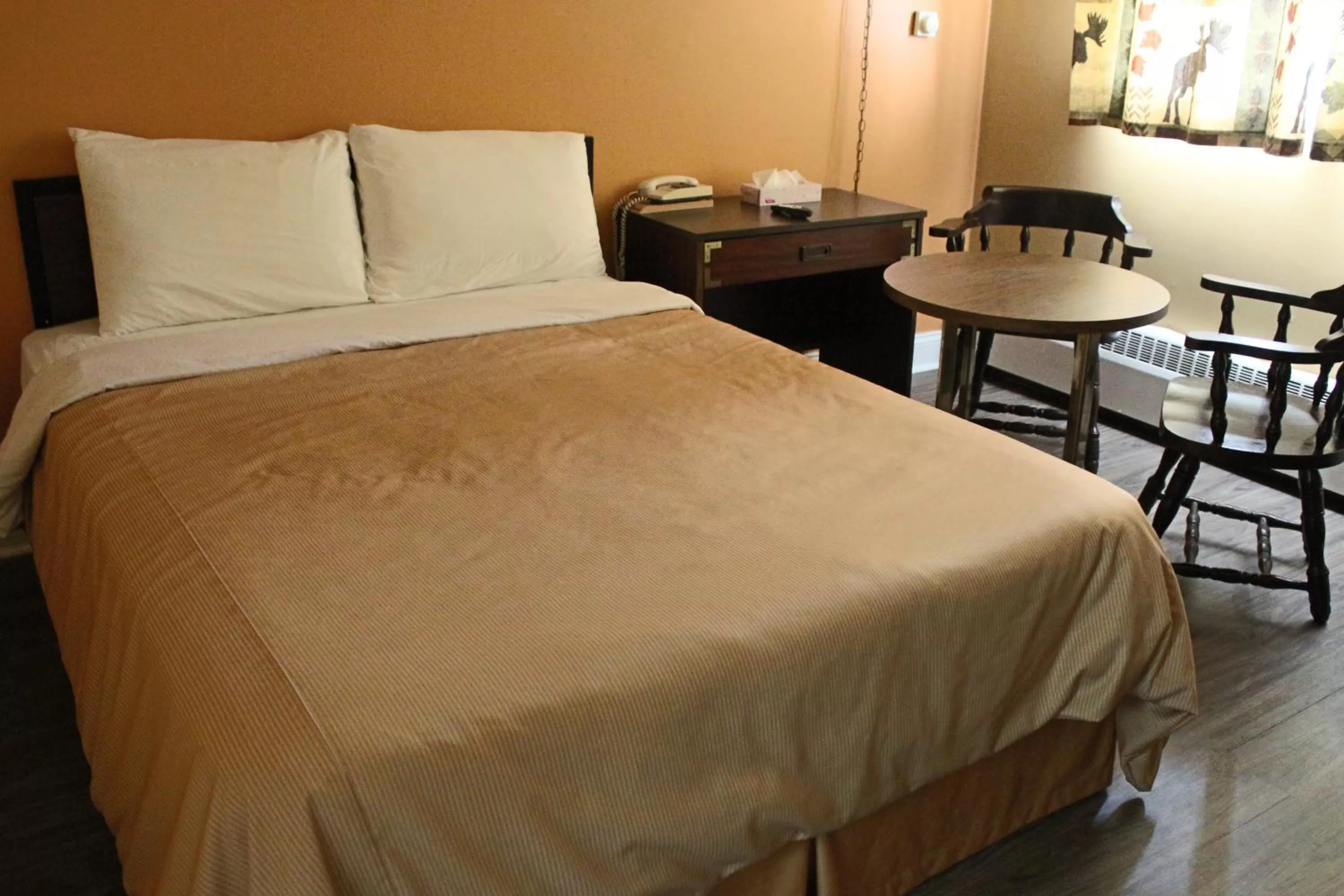 Bed in Travellers Inn