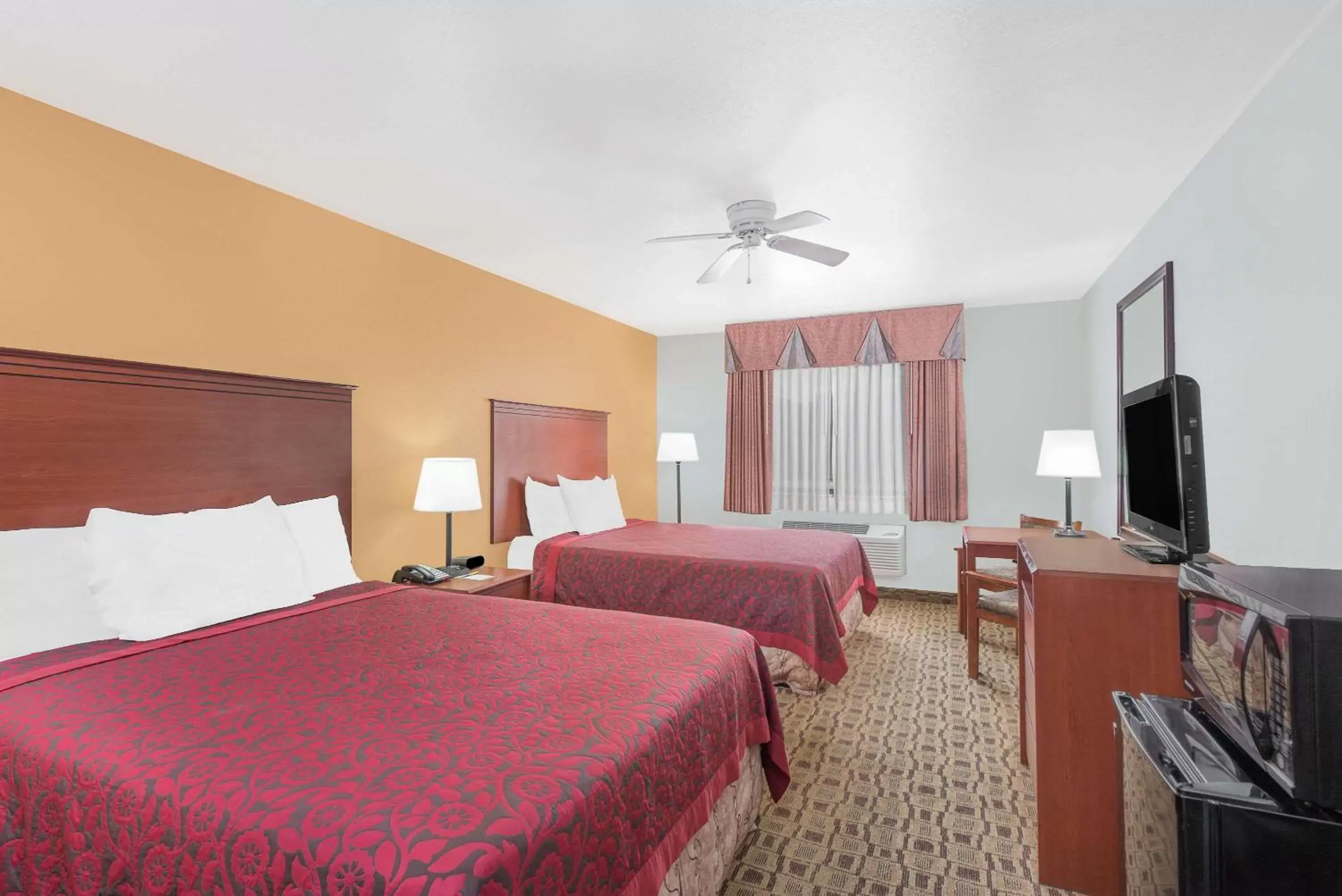 Photo of the whole room in Days Inn by Wyndham Lamar