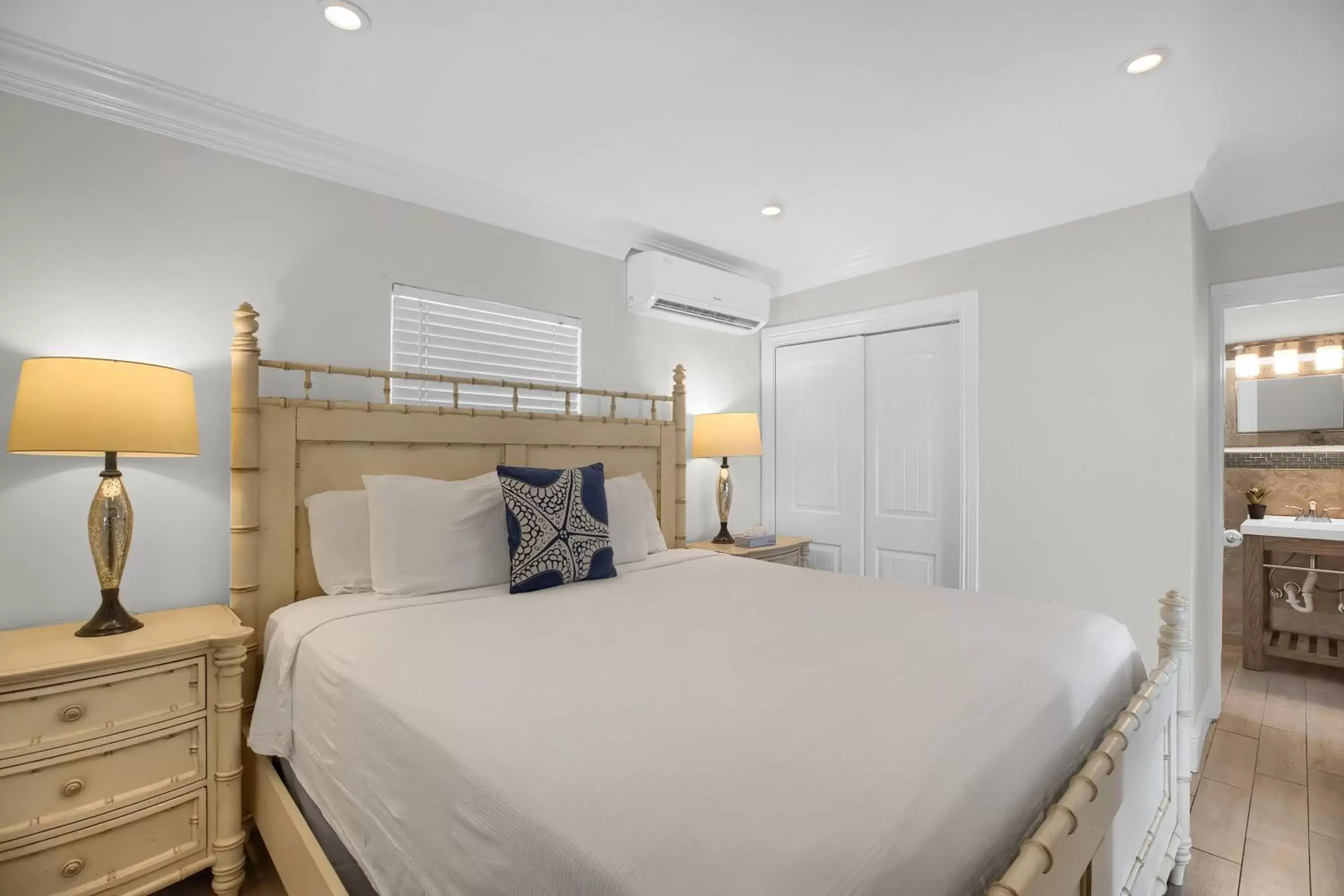 Bedroom, Bed in Atlantic Bay Resort