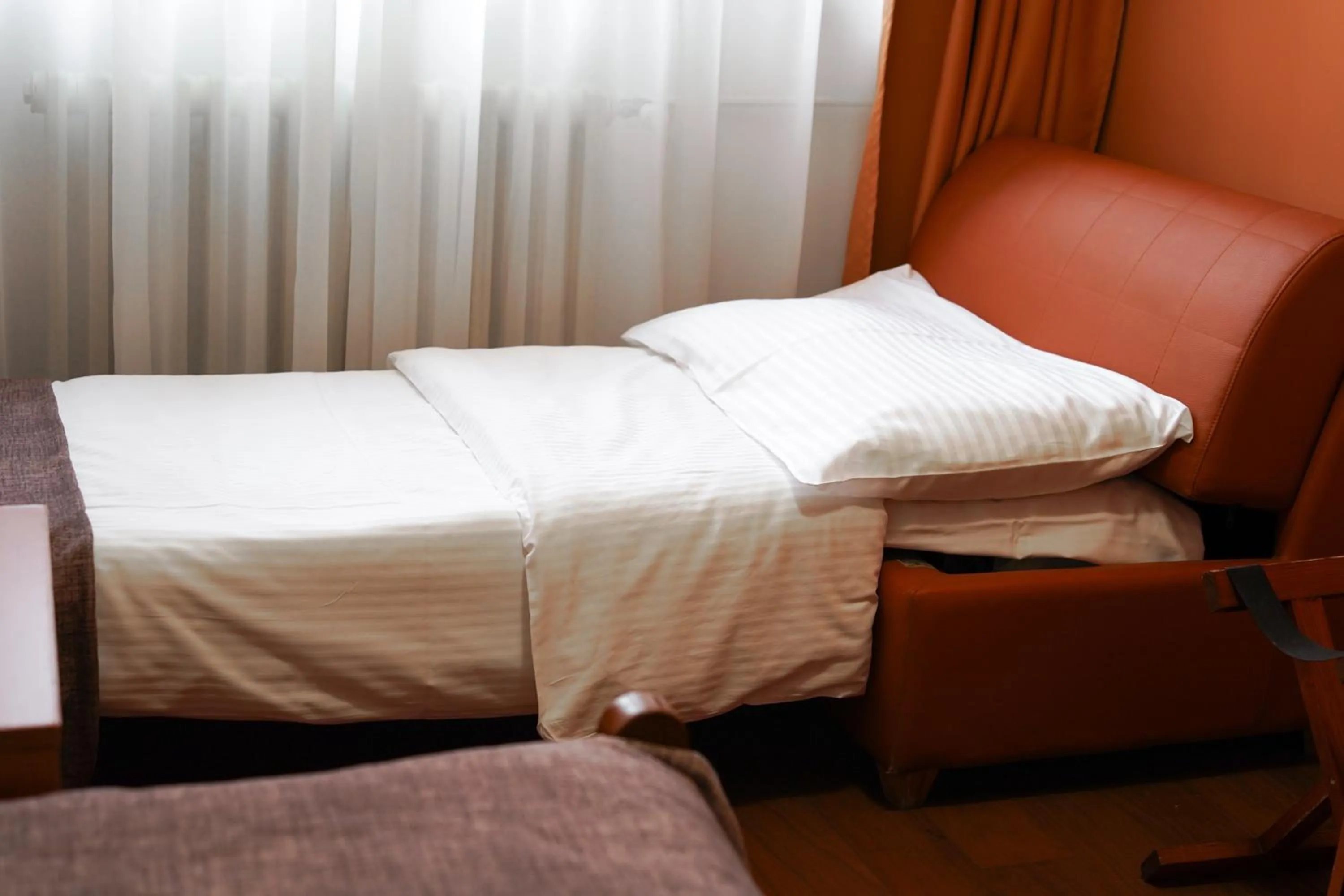 Bed in Hotel Srbija-FREE PARKING