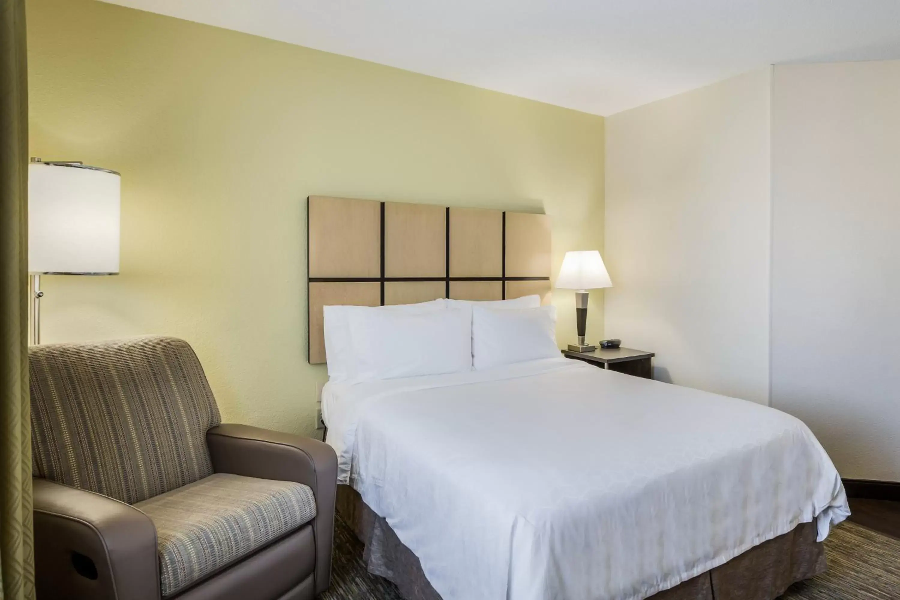 Bedroom, Bed in Candlewood Suites Virginia Beach Town Center by IHG Bedroom, Bed in Candlewood Suites Virginia Beach Town Center by IHG