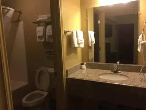 Bathroom in Americas Best Value Inn Caldwell