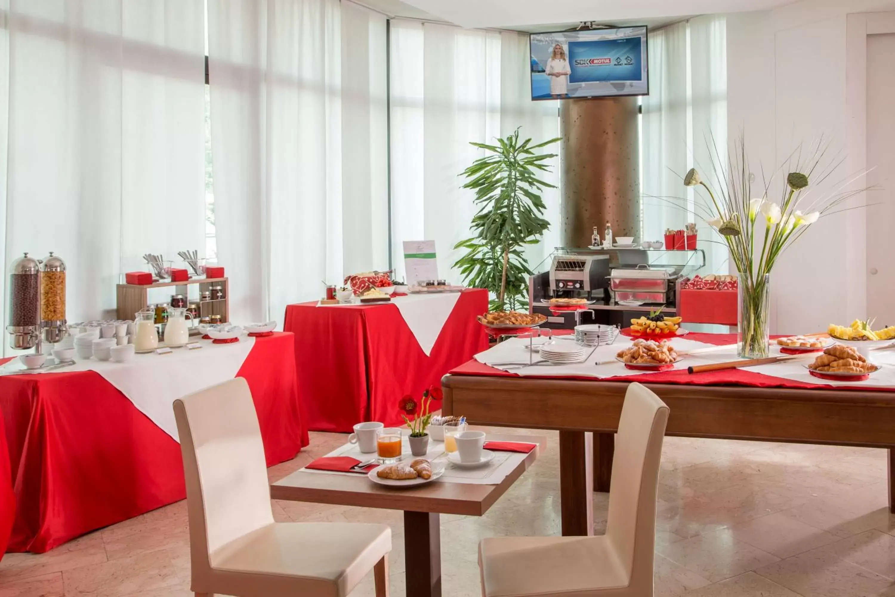 Restaurant/Places to Eat in Phi Hotel Milano