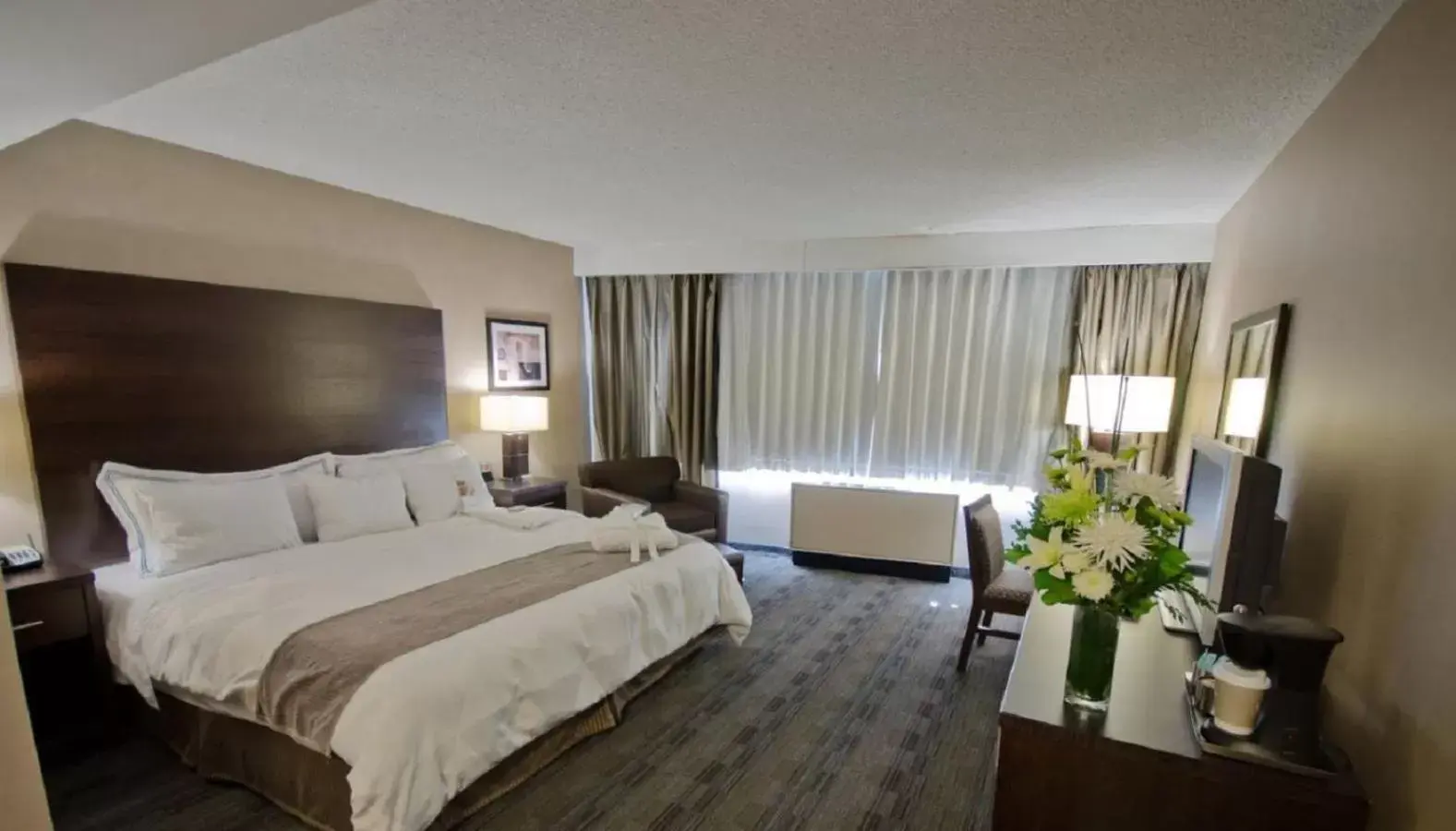 Bedroom in Radisson Hotel Winnipeg Downtown