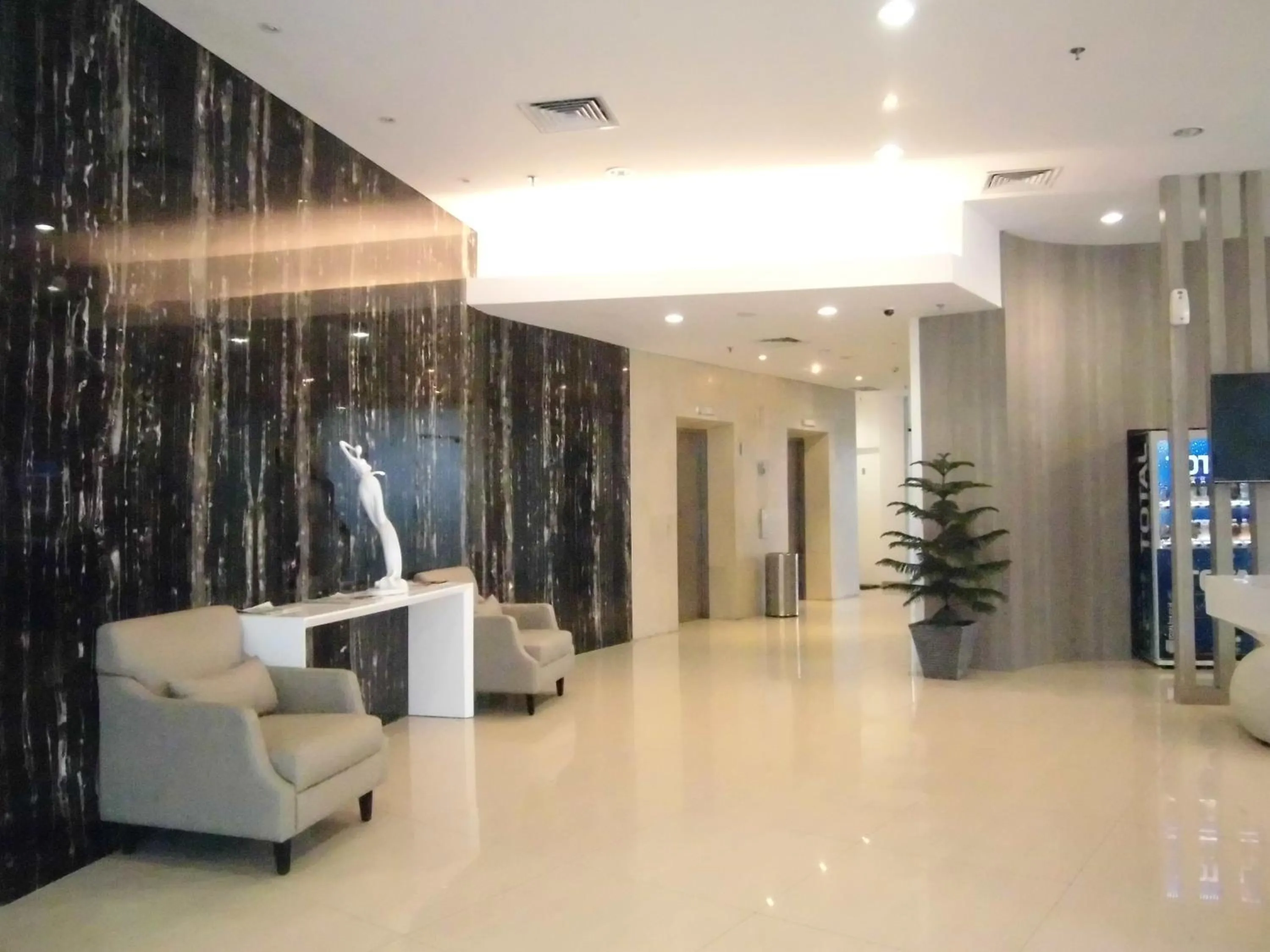 Lobby or reception in Whiz Hotel Cikini Jakarta