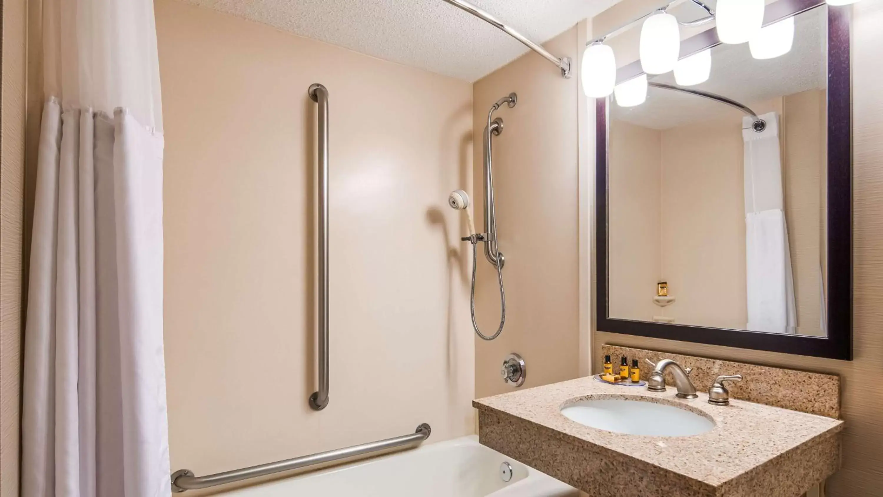 Bathroom in Best Western Plus St. Paul North/Shoreview